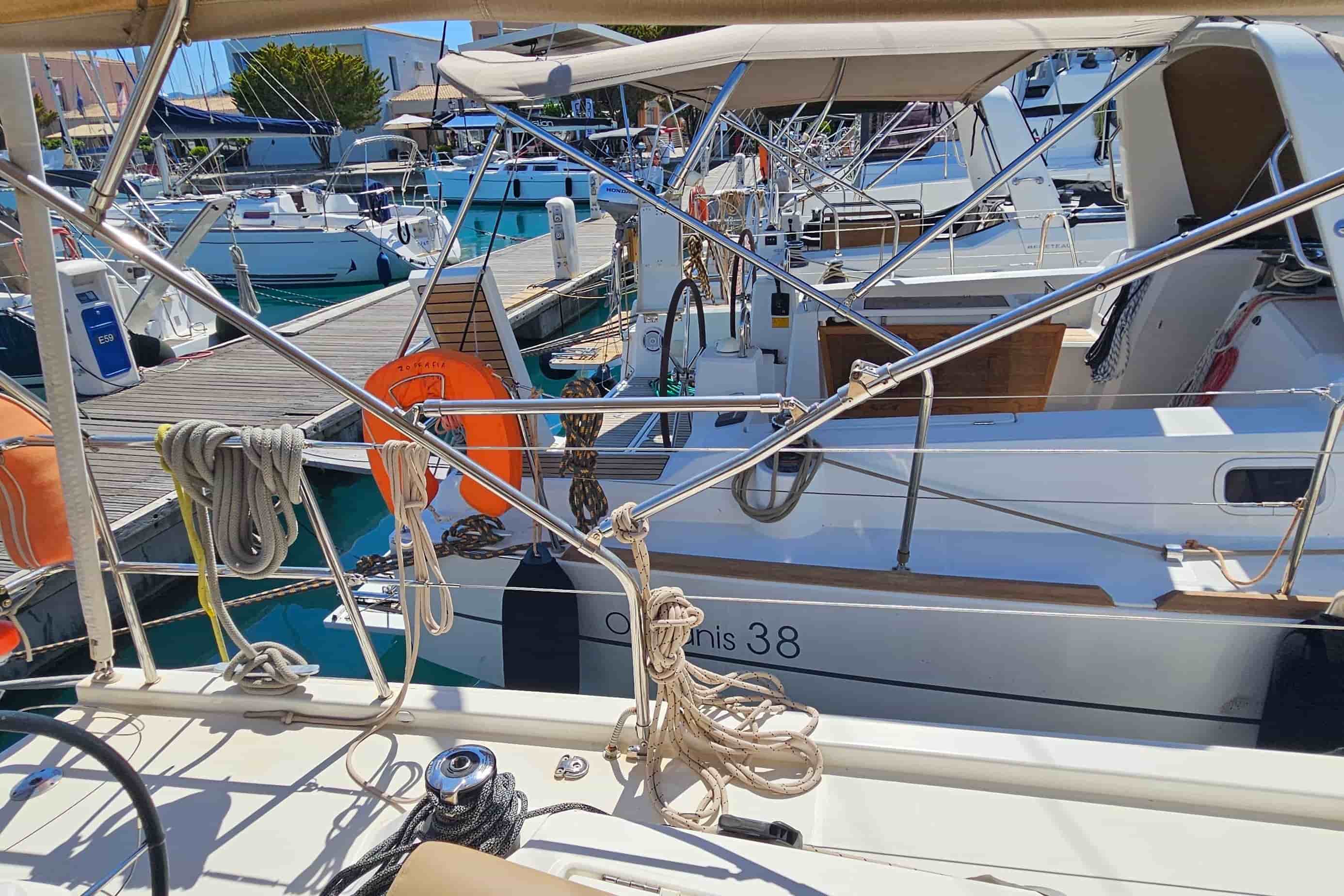 2020 Dufour 390 - View 18