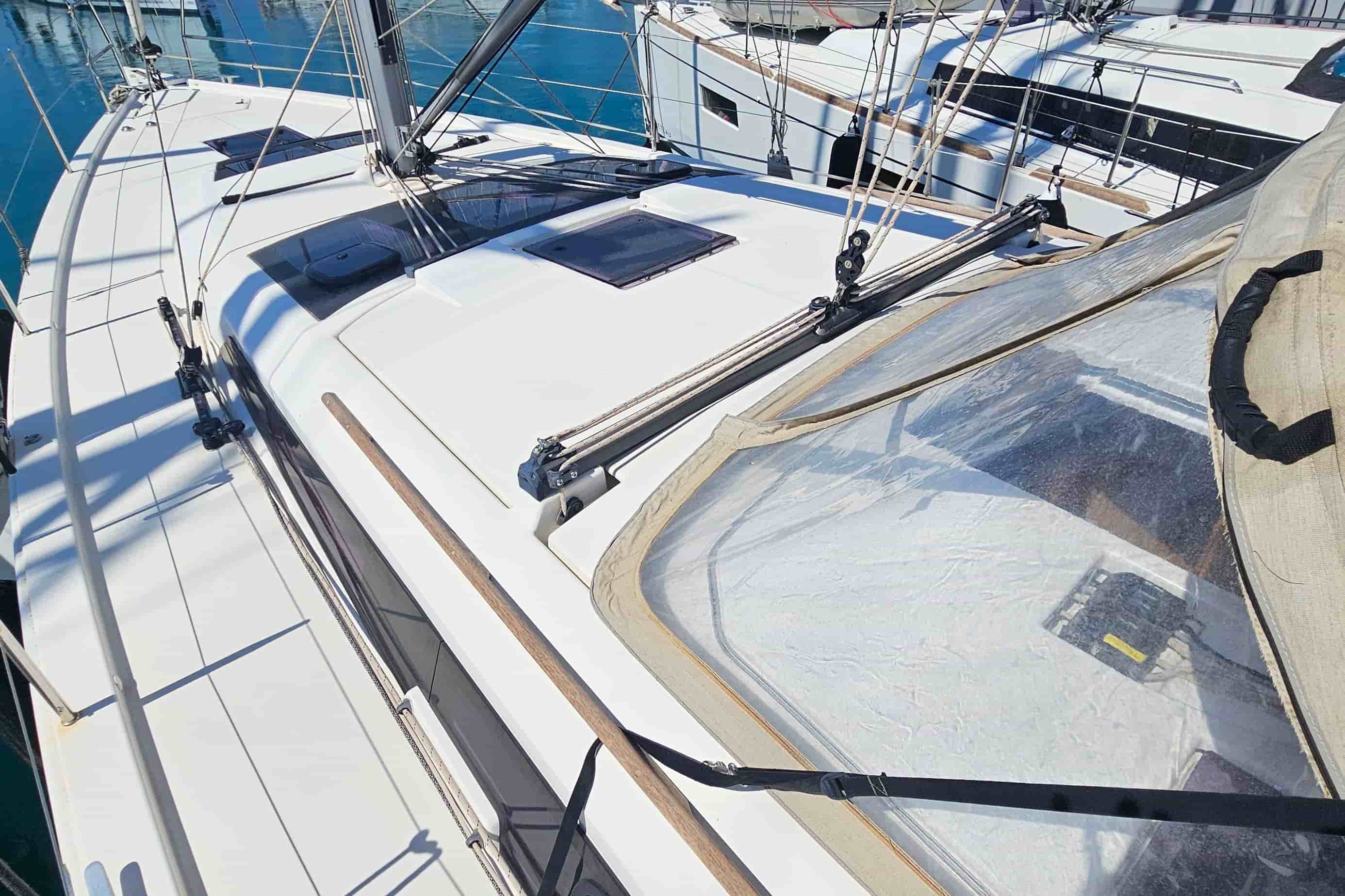 2020 Dufour 390 - View 2