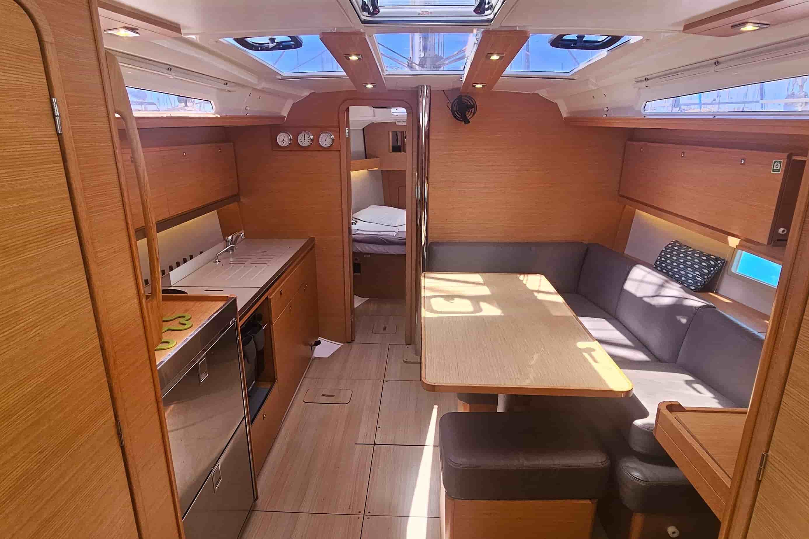 2020 Dufour 390 - View 21