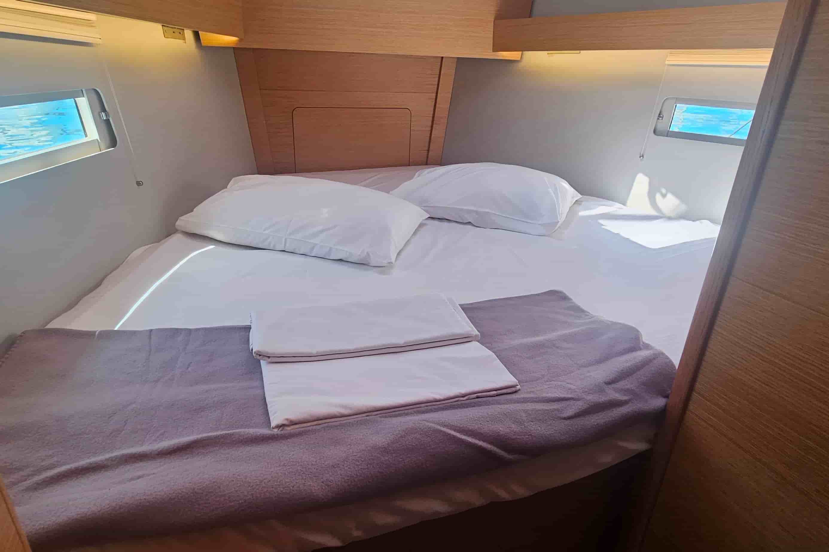 2020 Dufour 390 - View 33