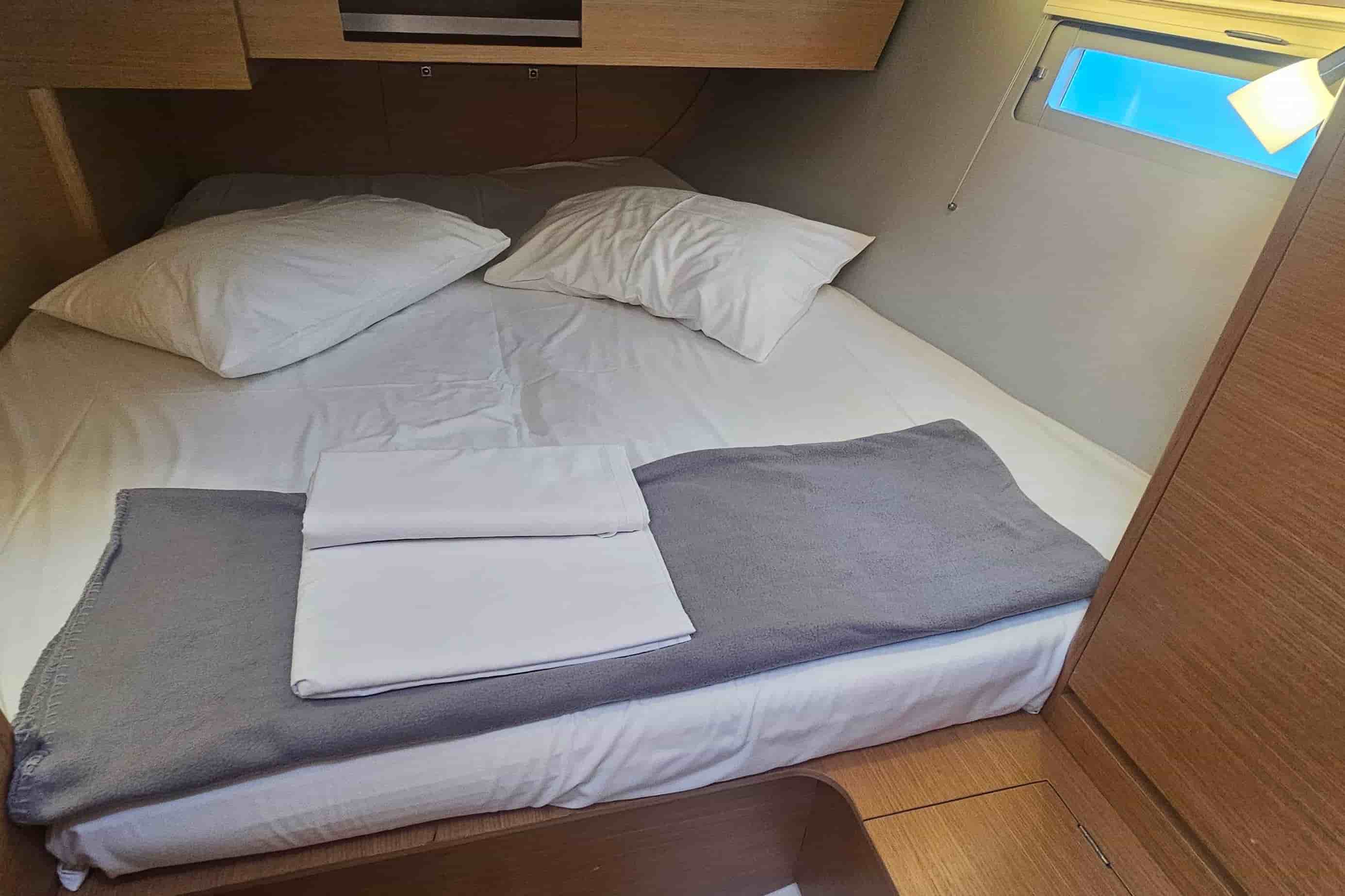 2020 Dufour 390 - View 34