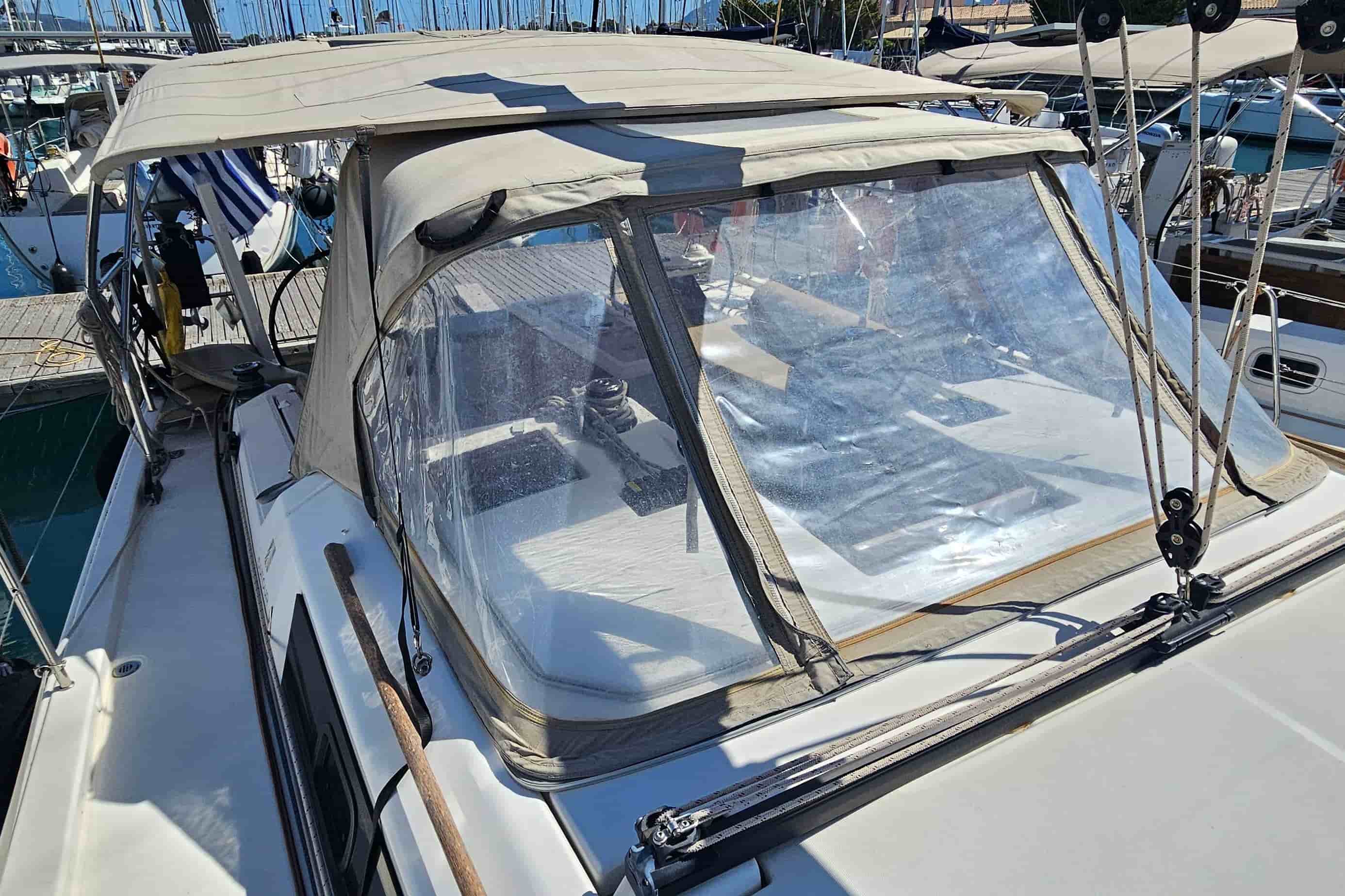 2020 Dufour 390 - View 4