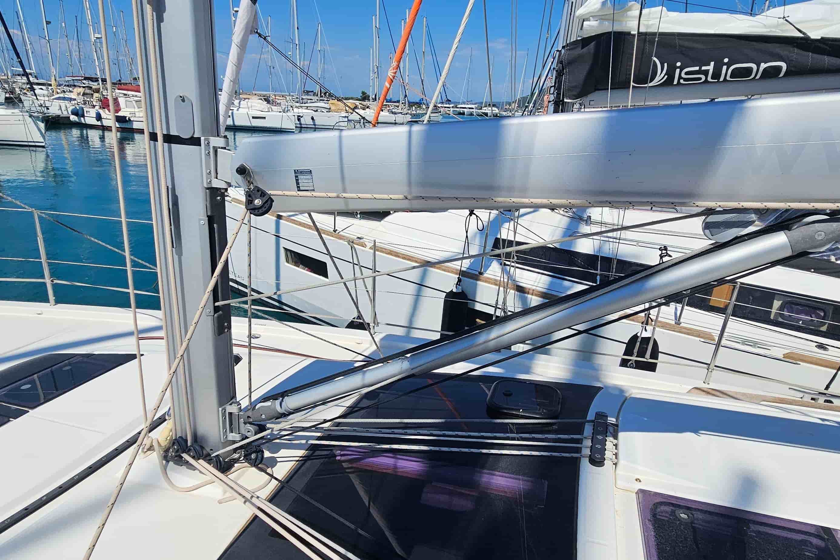 2020 Dufour 390 - View 6