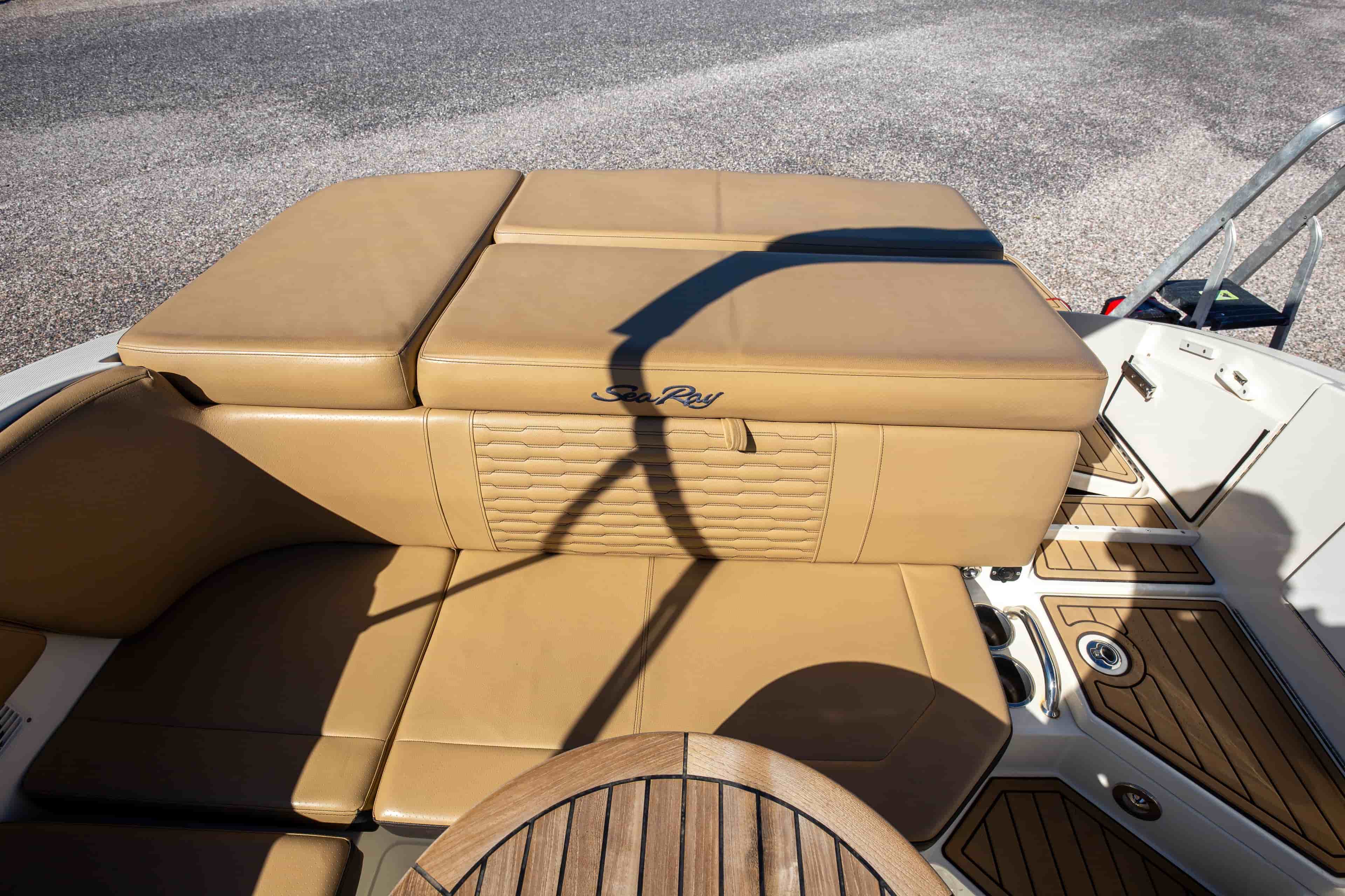 2021 Sea Ray SPX 230 - View 10