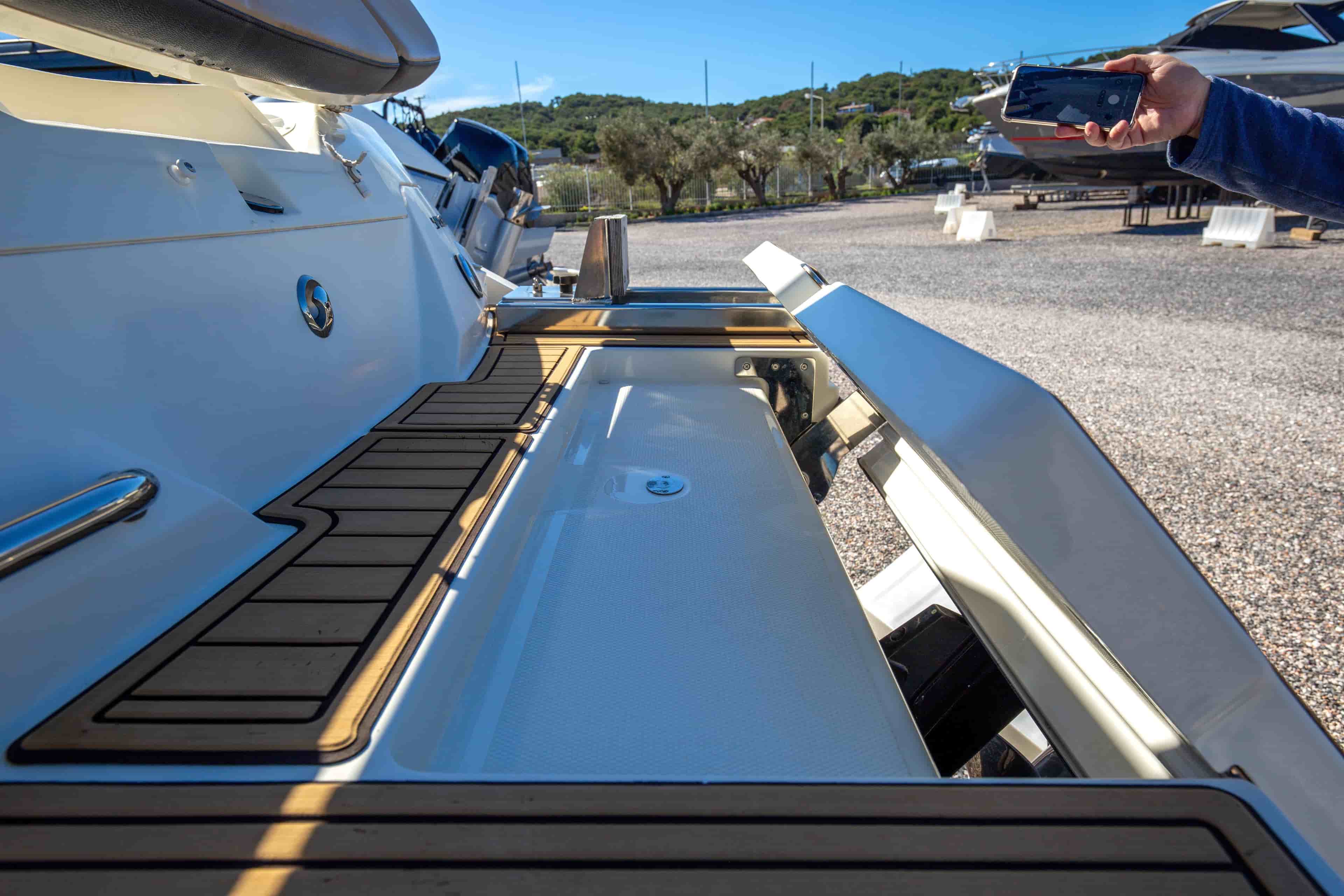 2021 Sea Ray SPX 230 - View 14