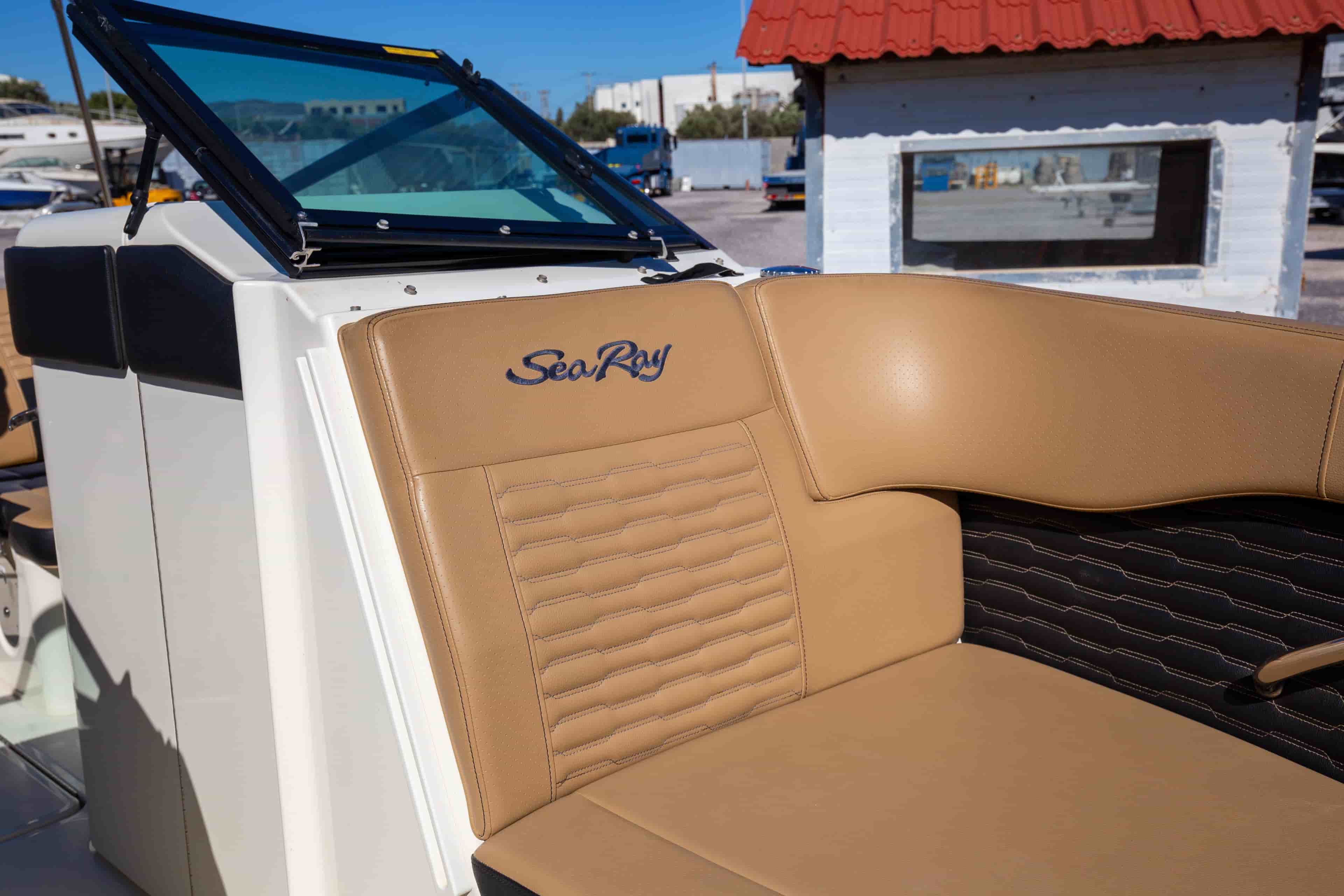 2021 Sea Ray SPX 230 - View 4