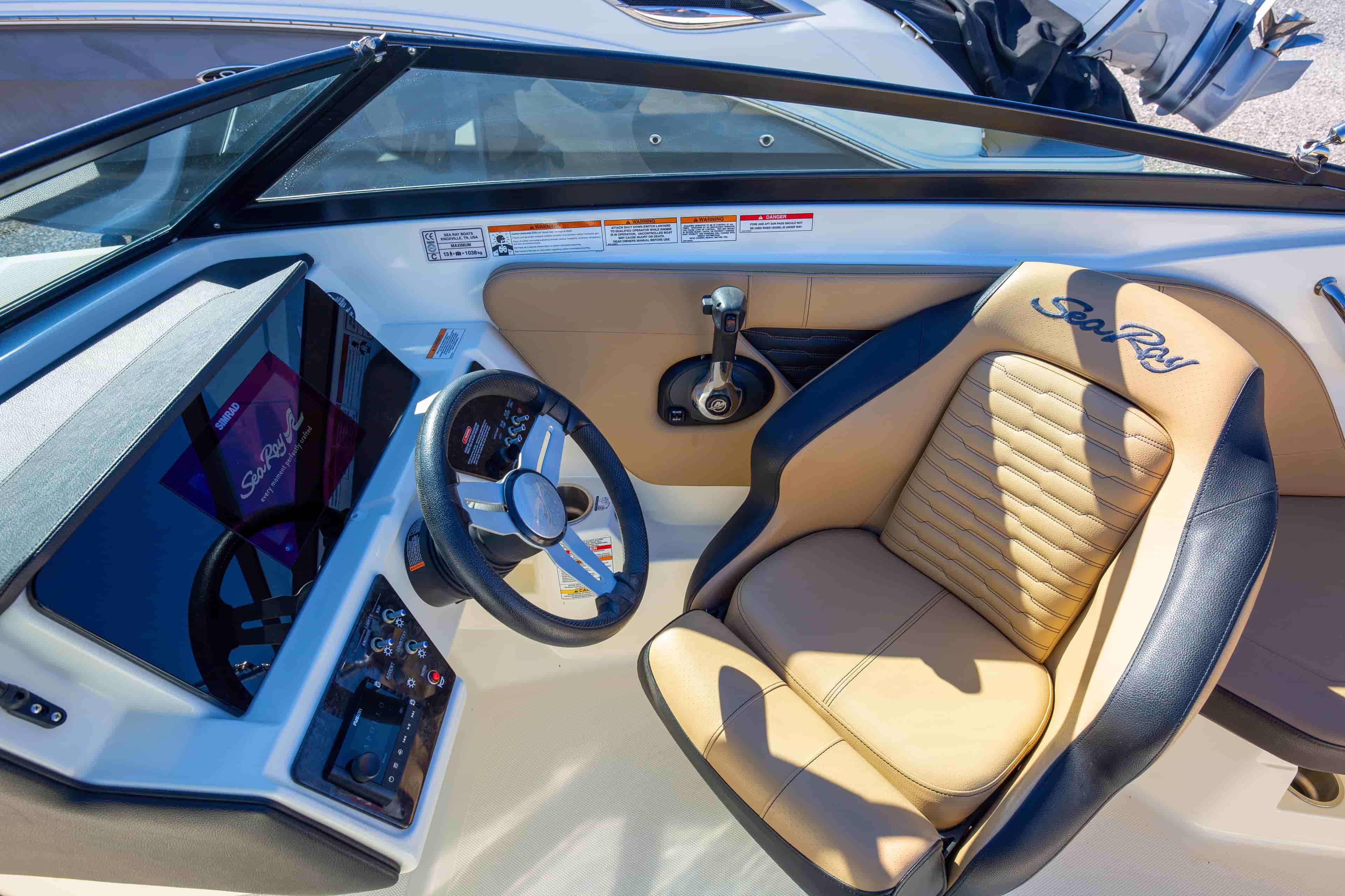 2021 Sea Ray SPX 230 - View 5