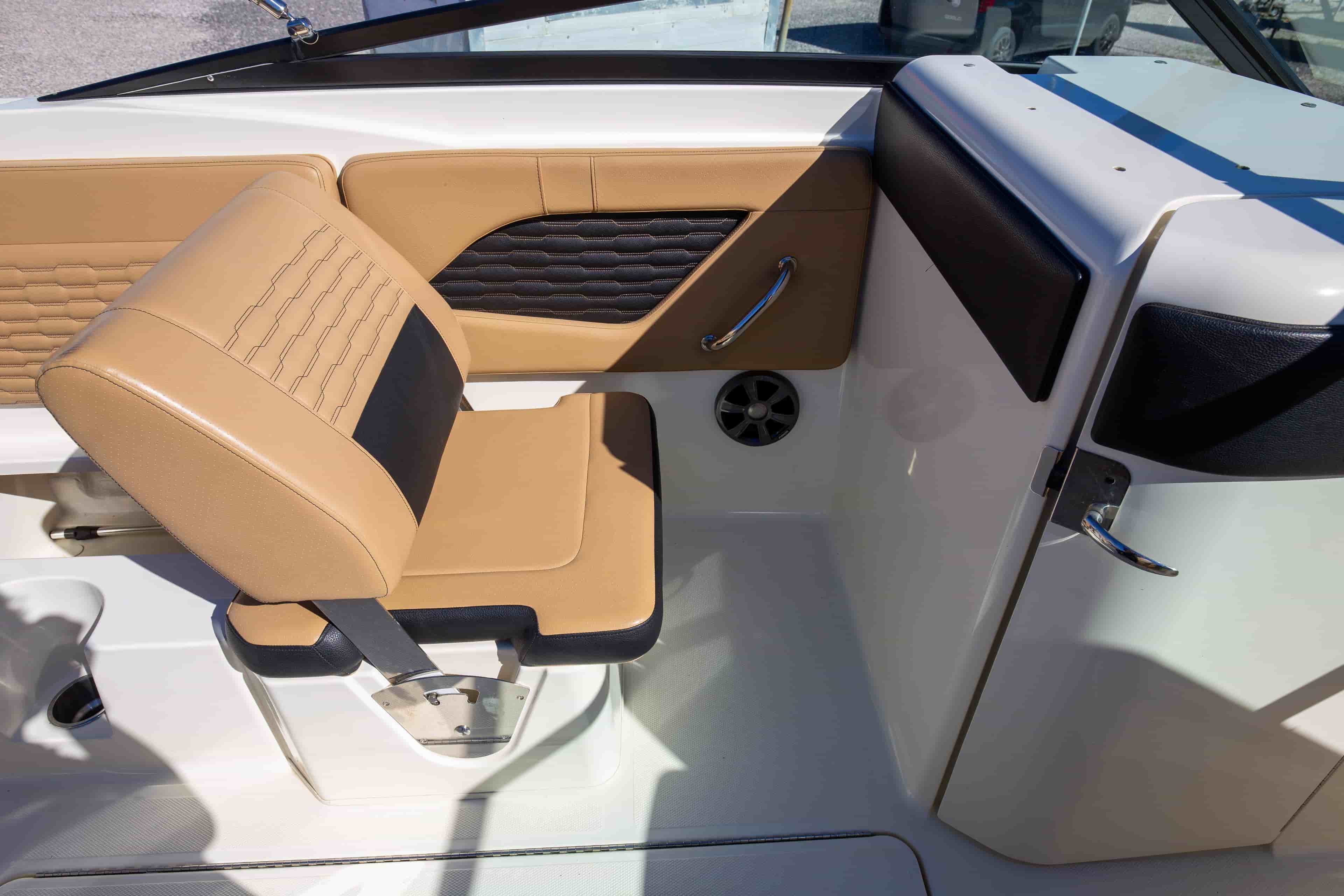 2021 Sea Ray SPX 230 - View 7