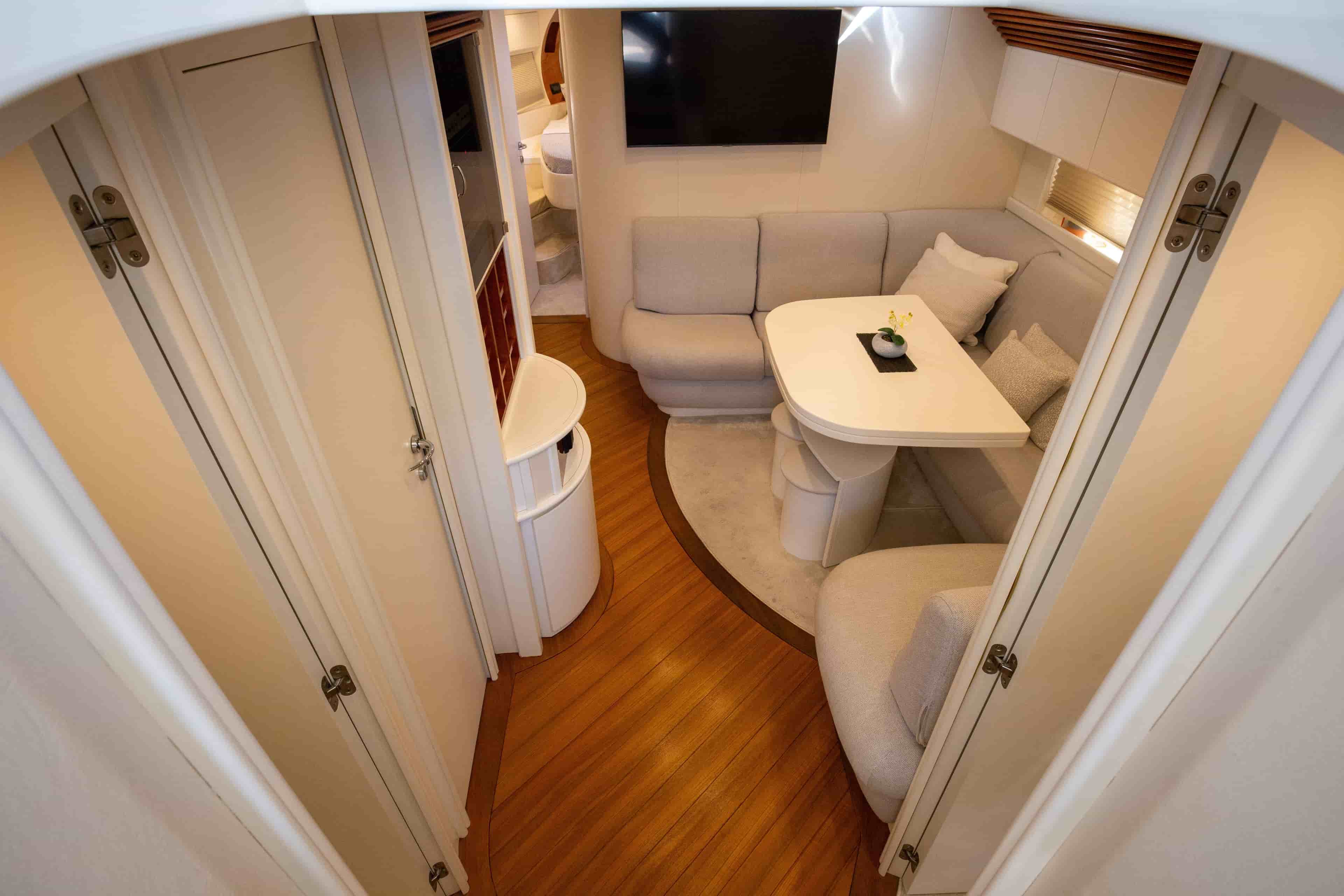 2002 Pershing 52 - View 16