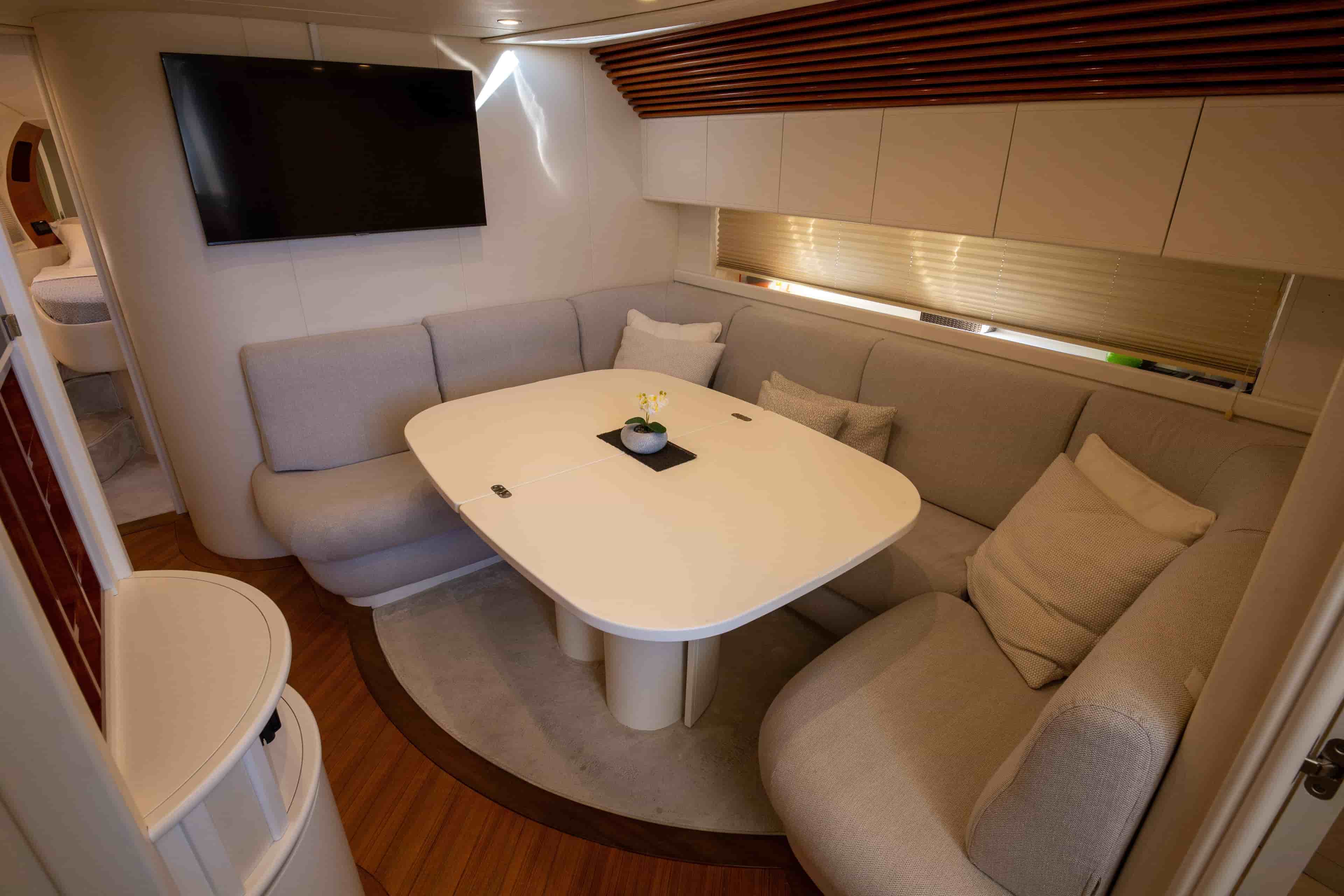 2002 Pershing 52 - View 17