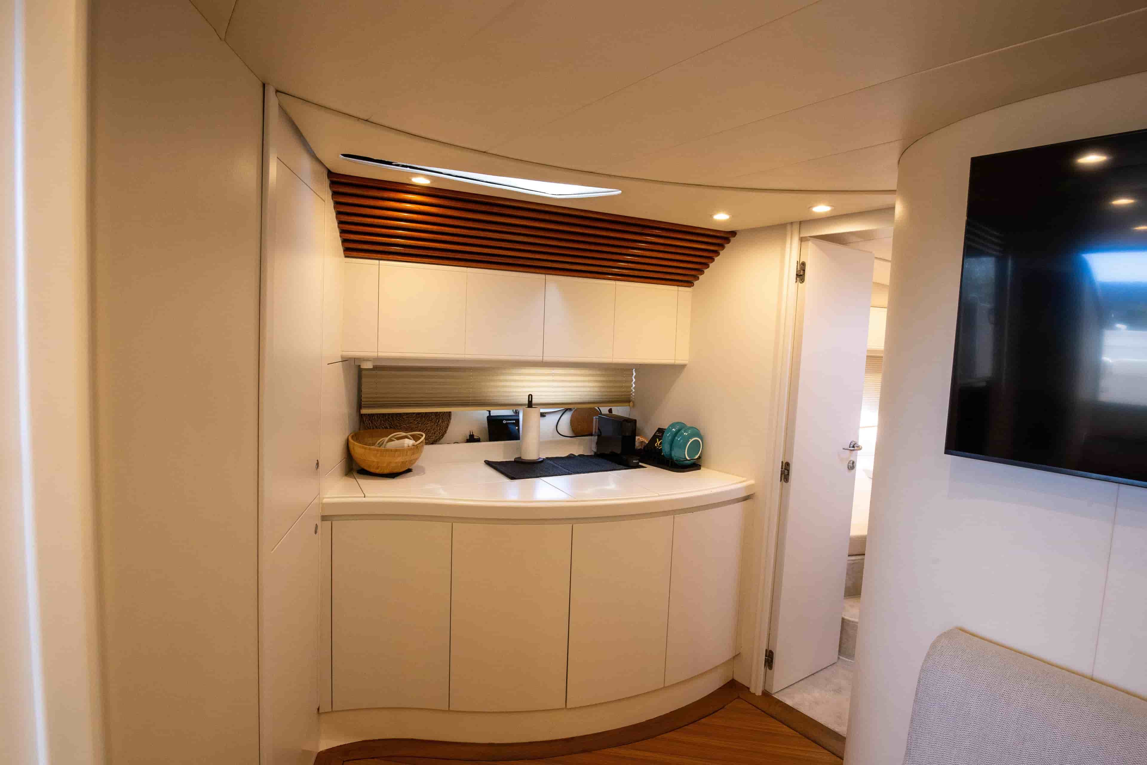 2002 Pershing 52 - View 20