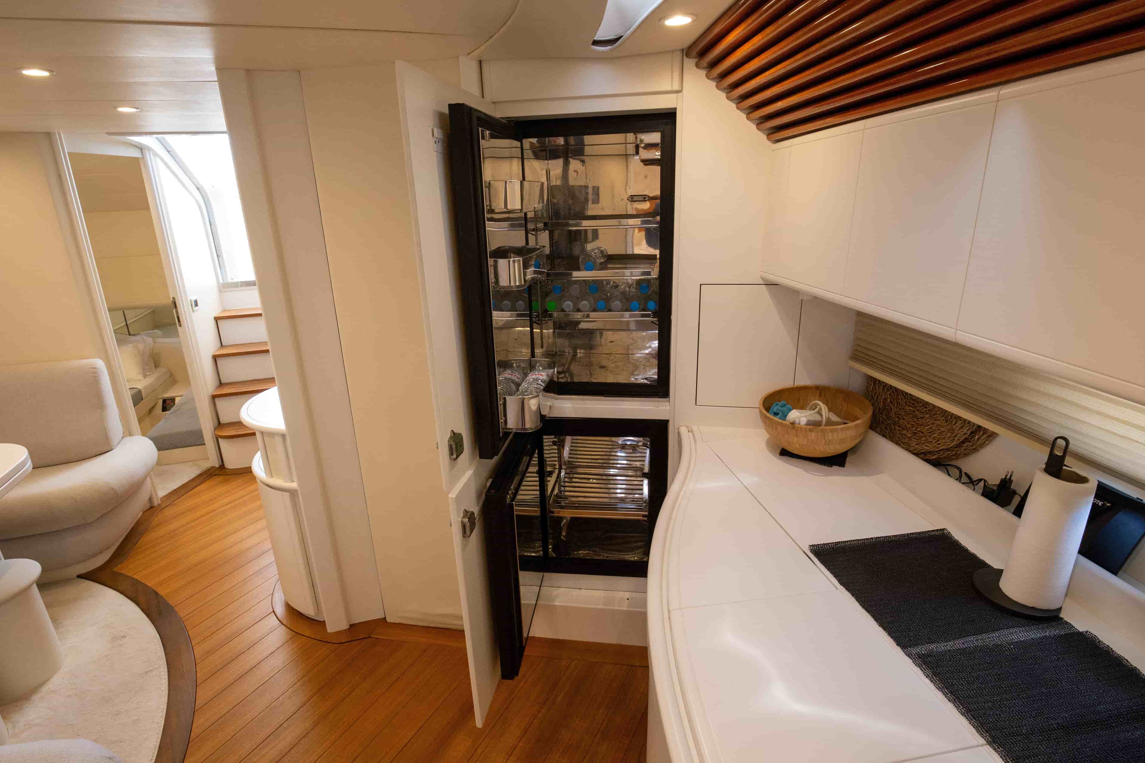 2002 Pershing 52 - View 22