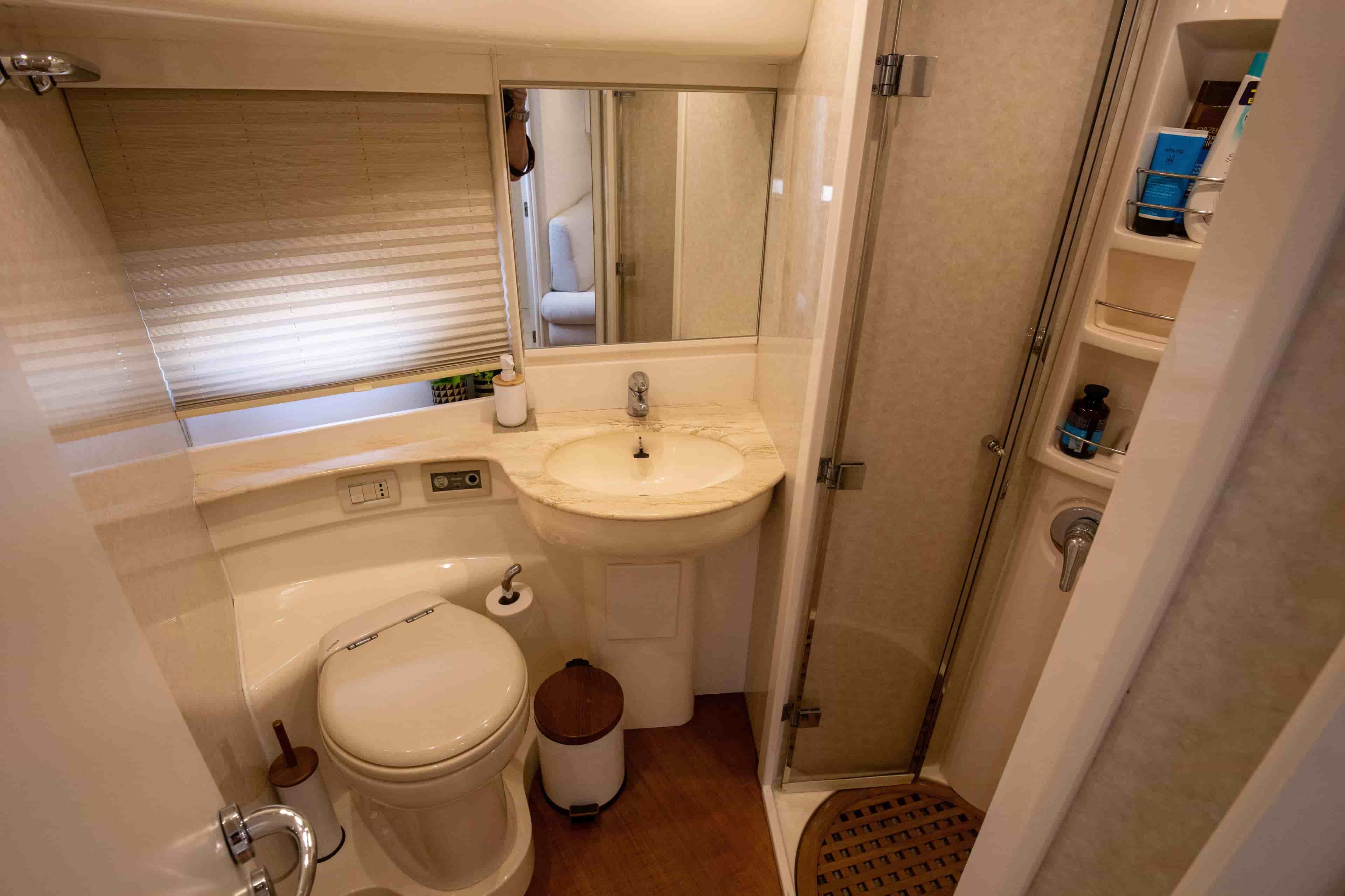 2002 Pershing 52 - View 24