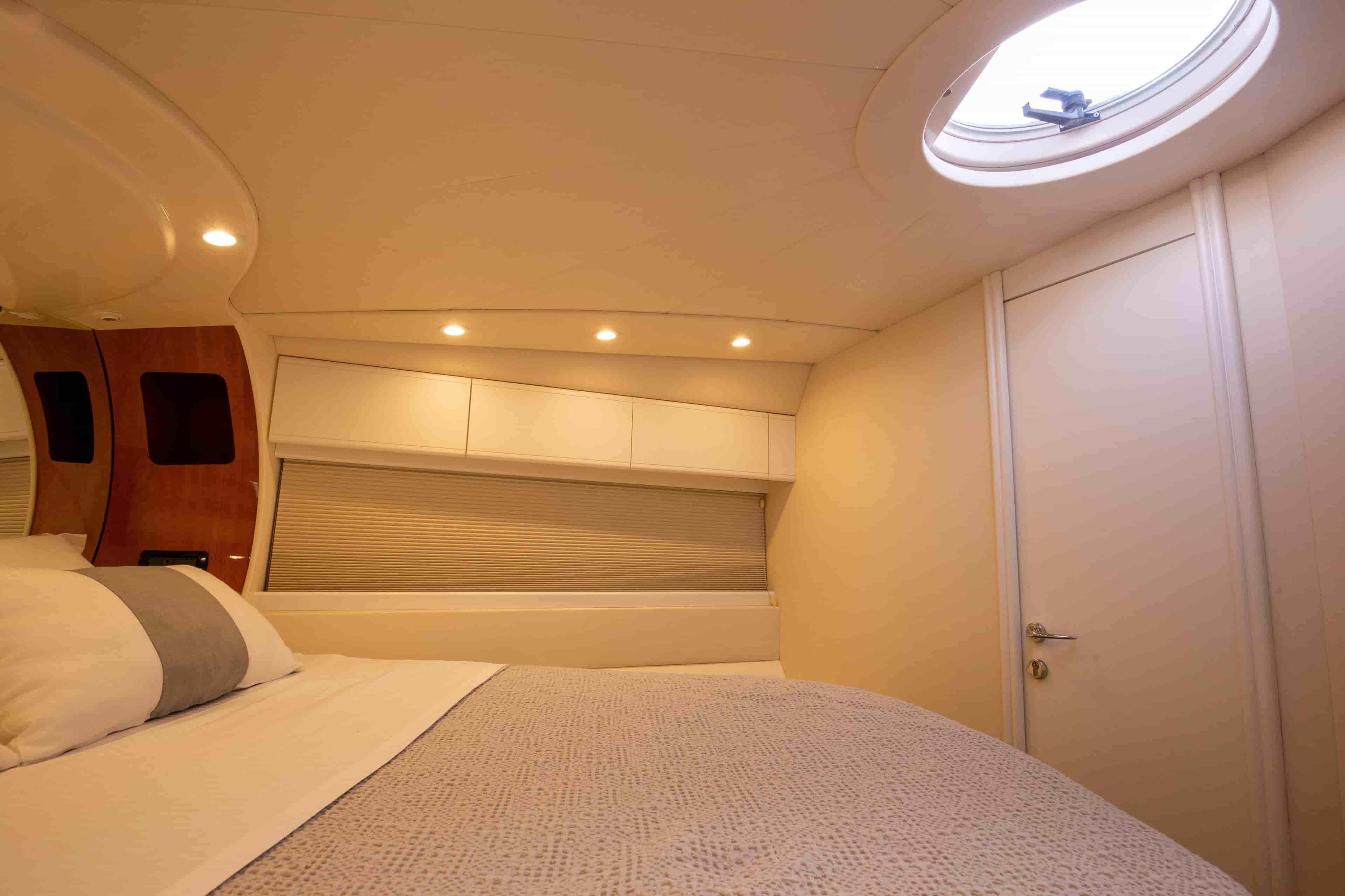 2002 Pershing 52 - View 28