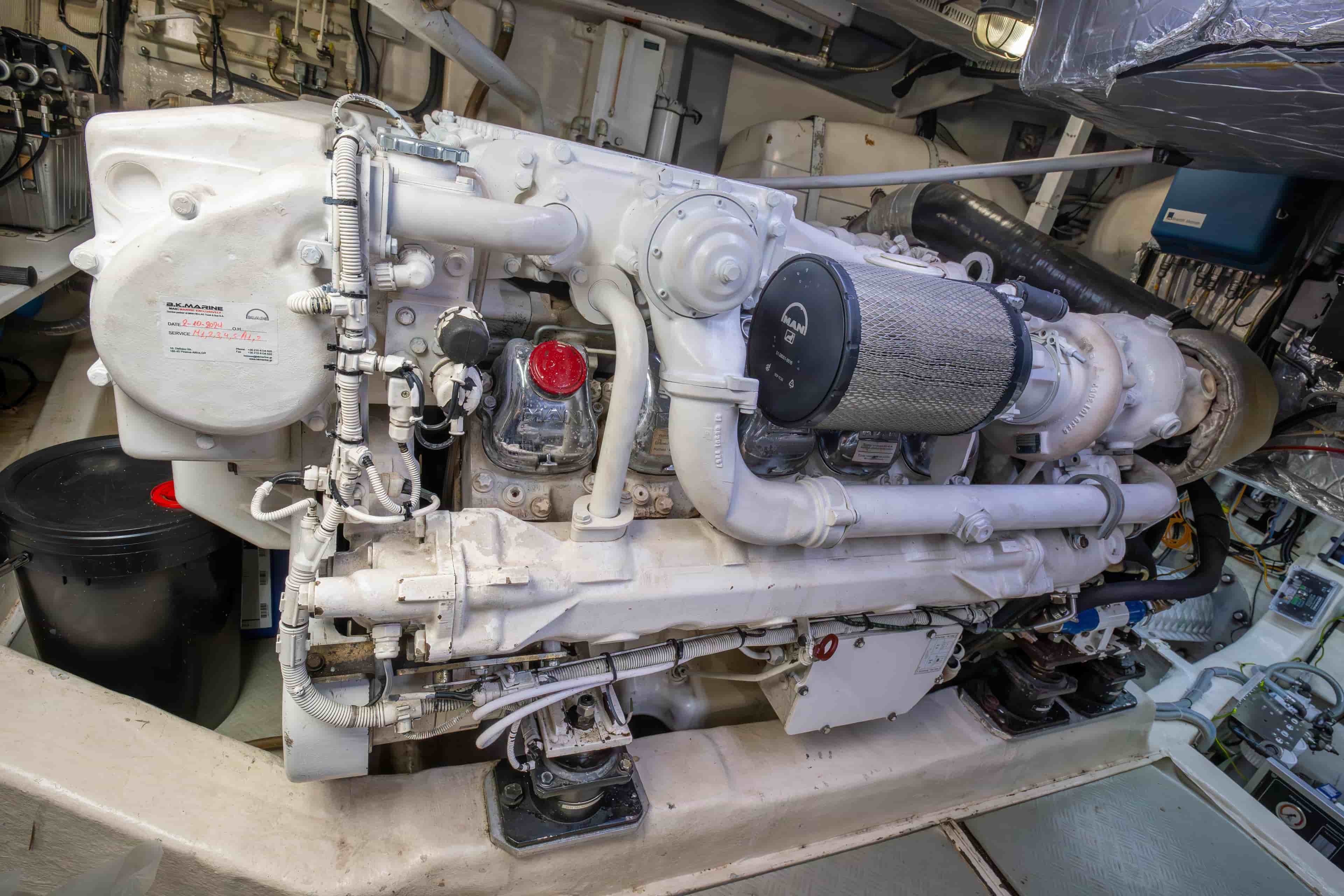 2002 Pershing 52 - View 32