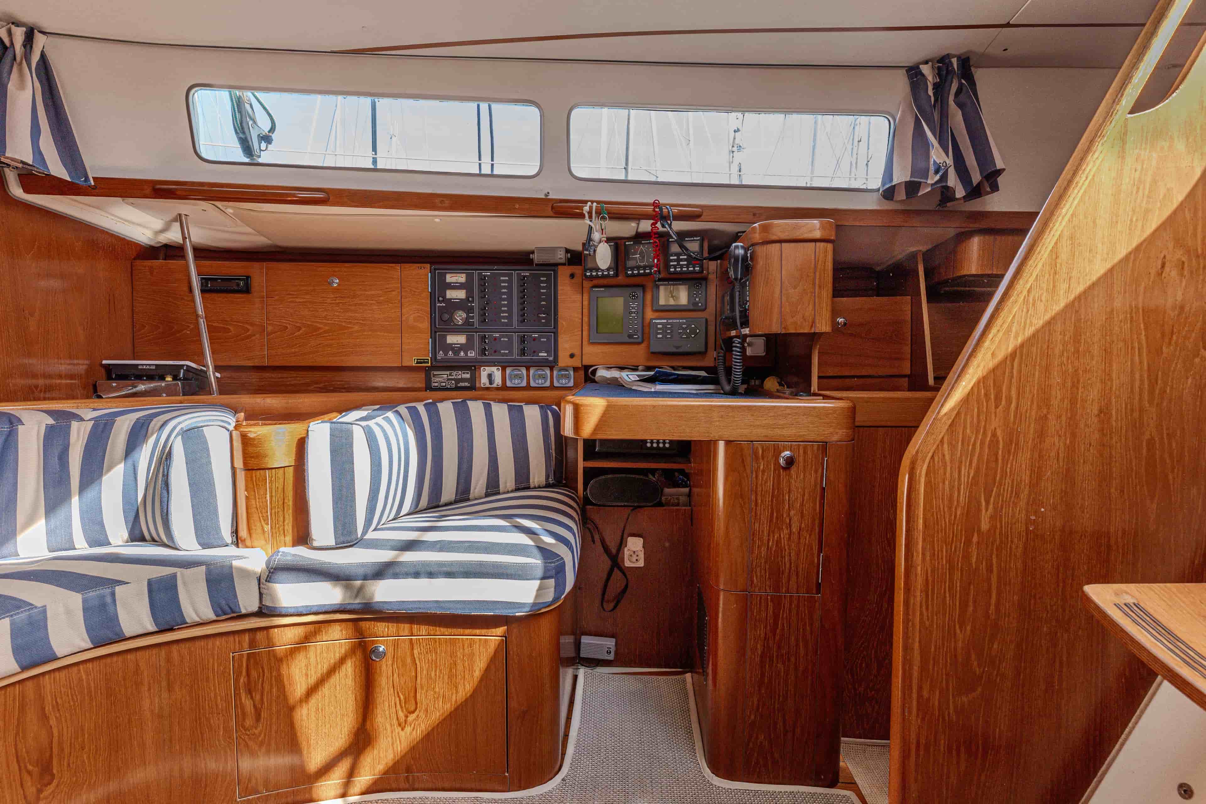1999 Beneteau Oceanis 44 CC - View 27
