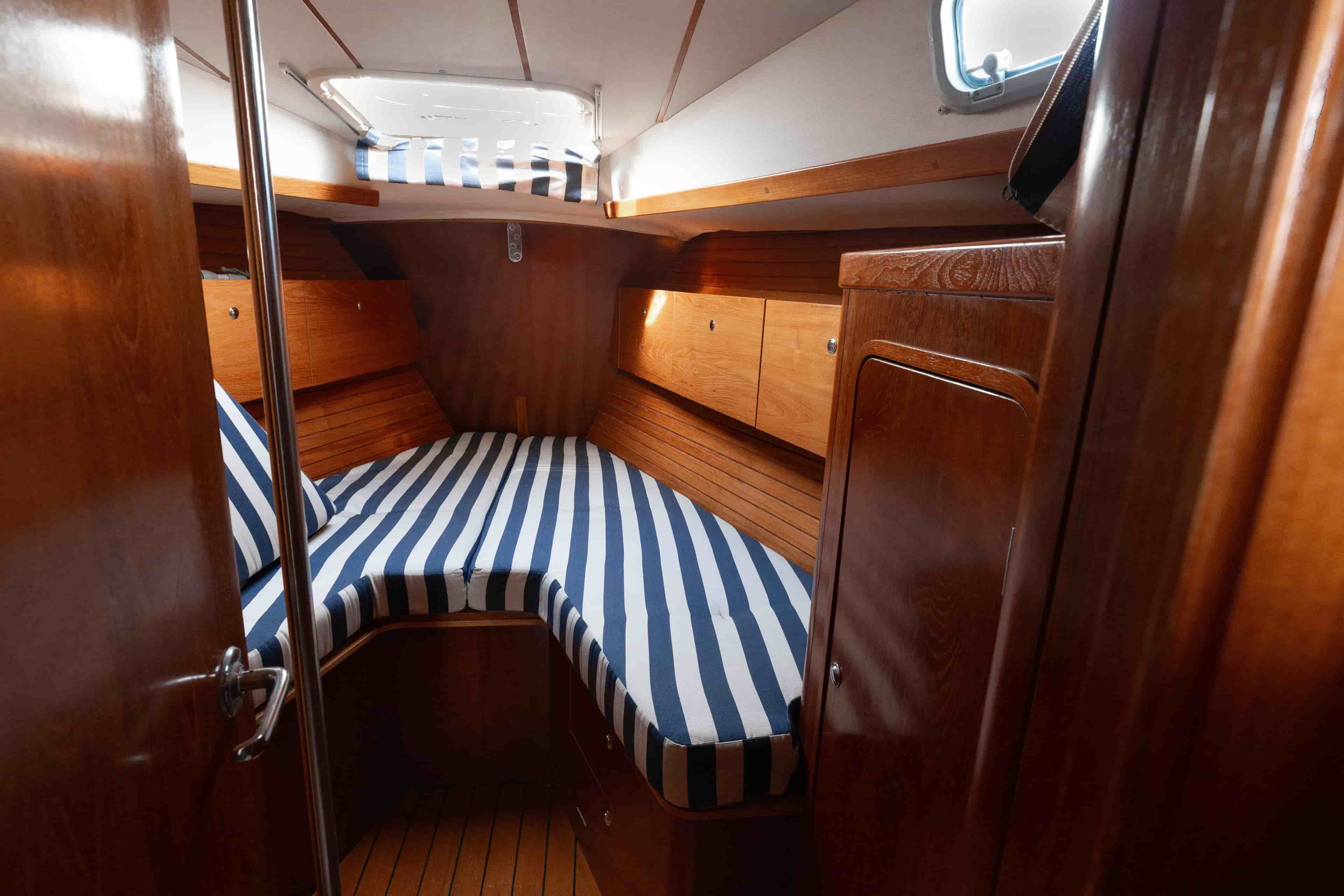 1999 Beneteau Oceanis 44 CC - View 33