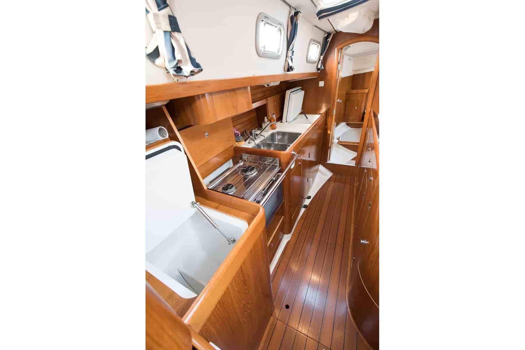 1999 Beneteau Oceanis 44 CC - View 37