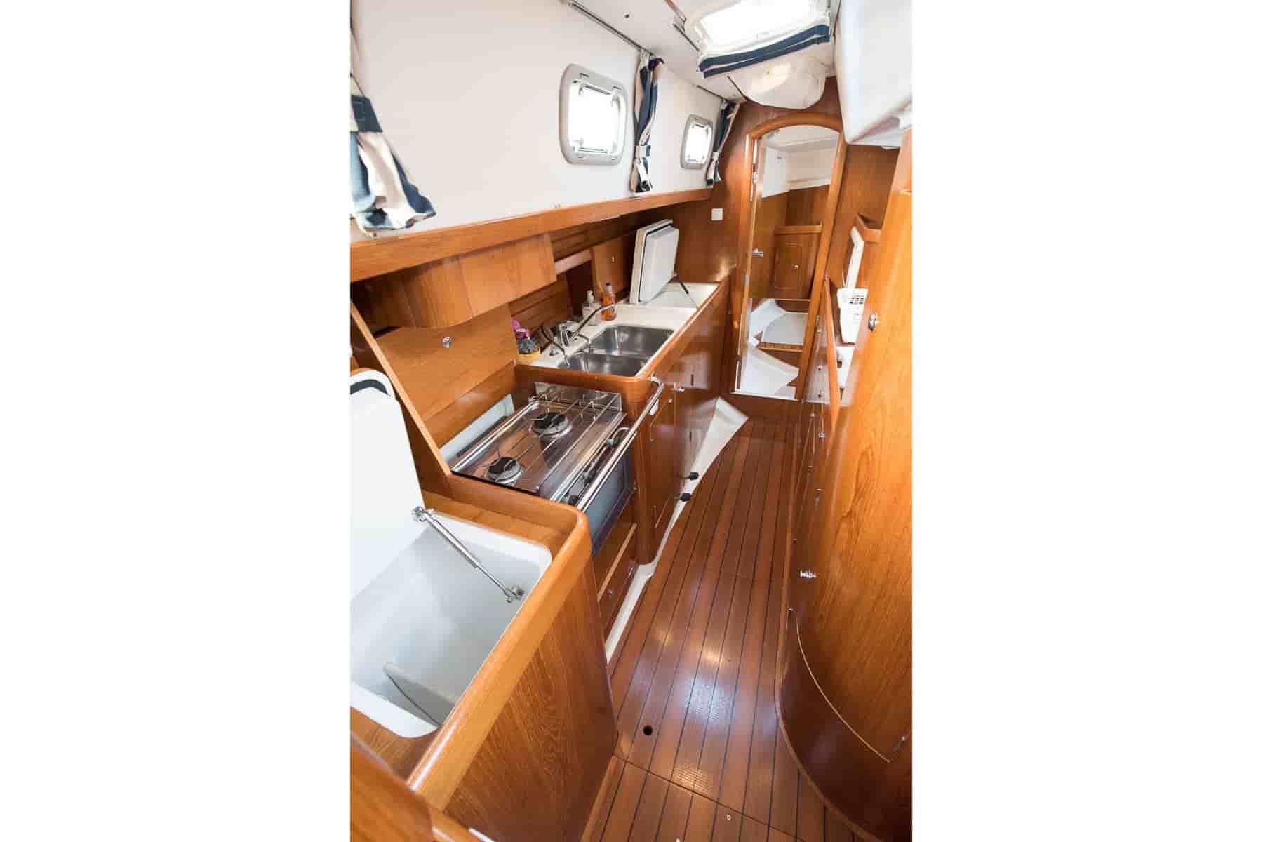 1999 Beneteau Oceanis 44 CC - View 38