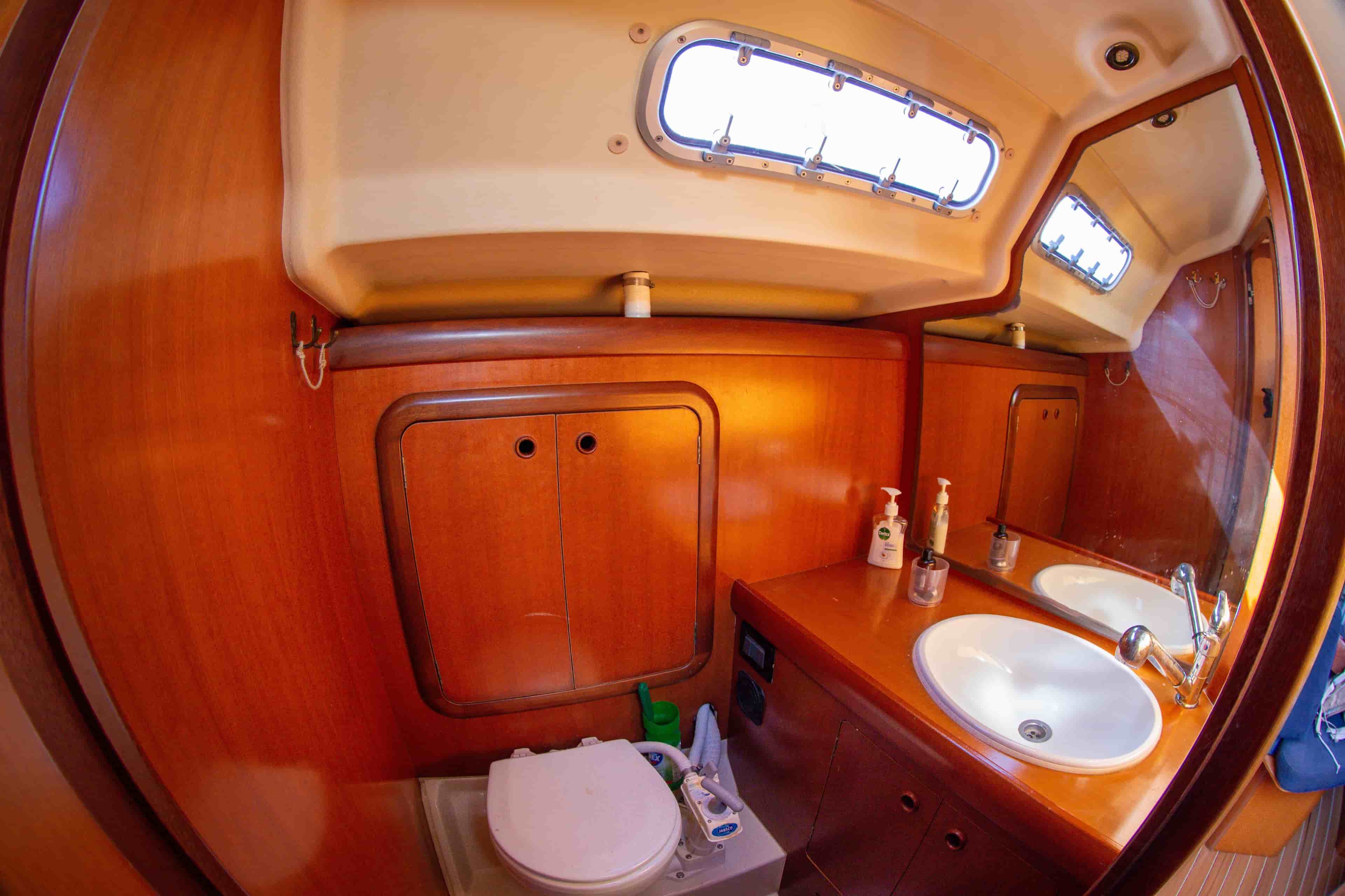 2005 Grand Soleil 43 - View 14