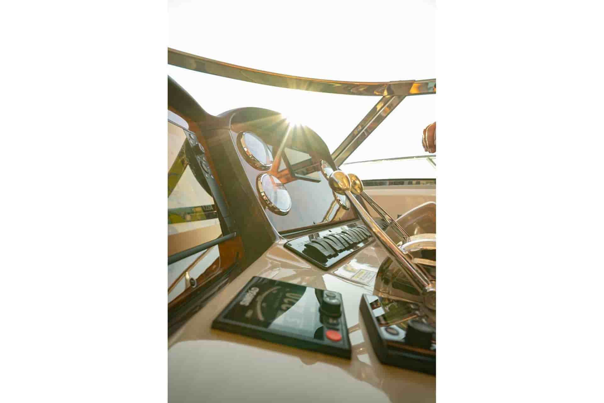 2005 Sea Ray 425 Sundancer - View 10