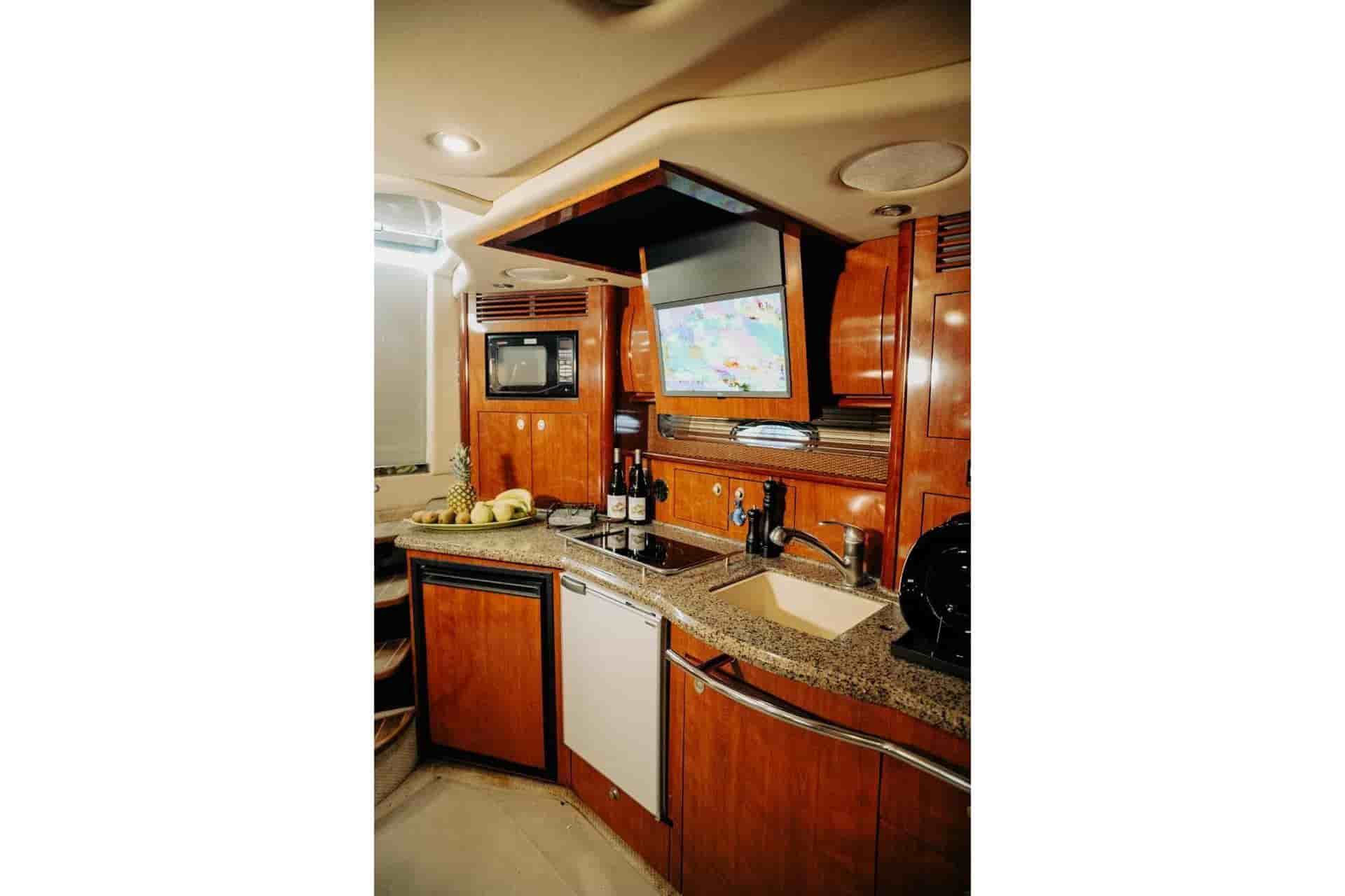 2005 Sea Ray 425 Sundancer - View 17