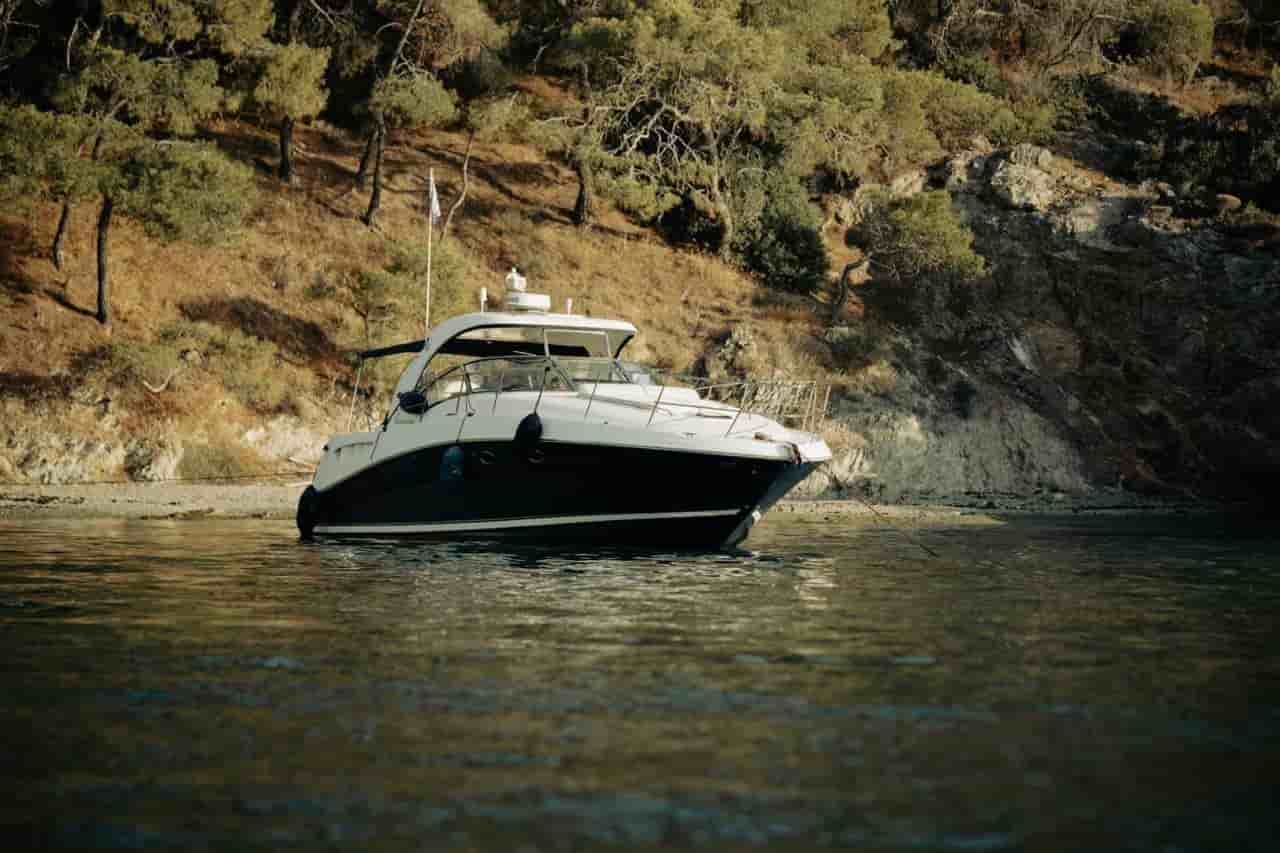 2005 Sea Ray 425 Sundancer - View 2