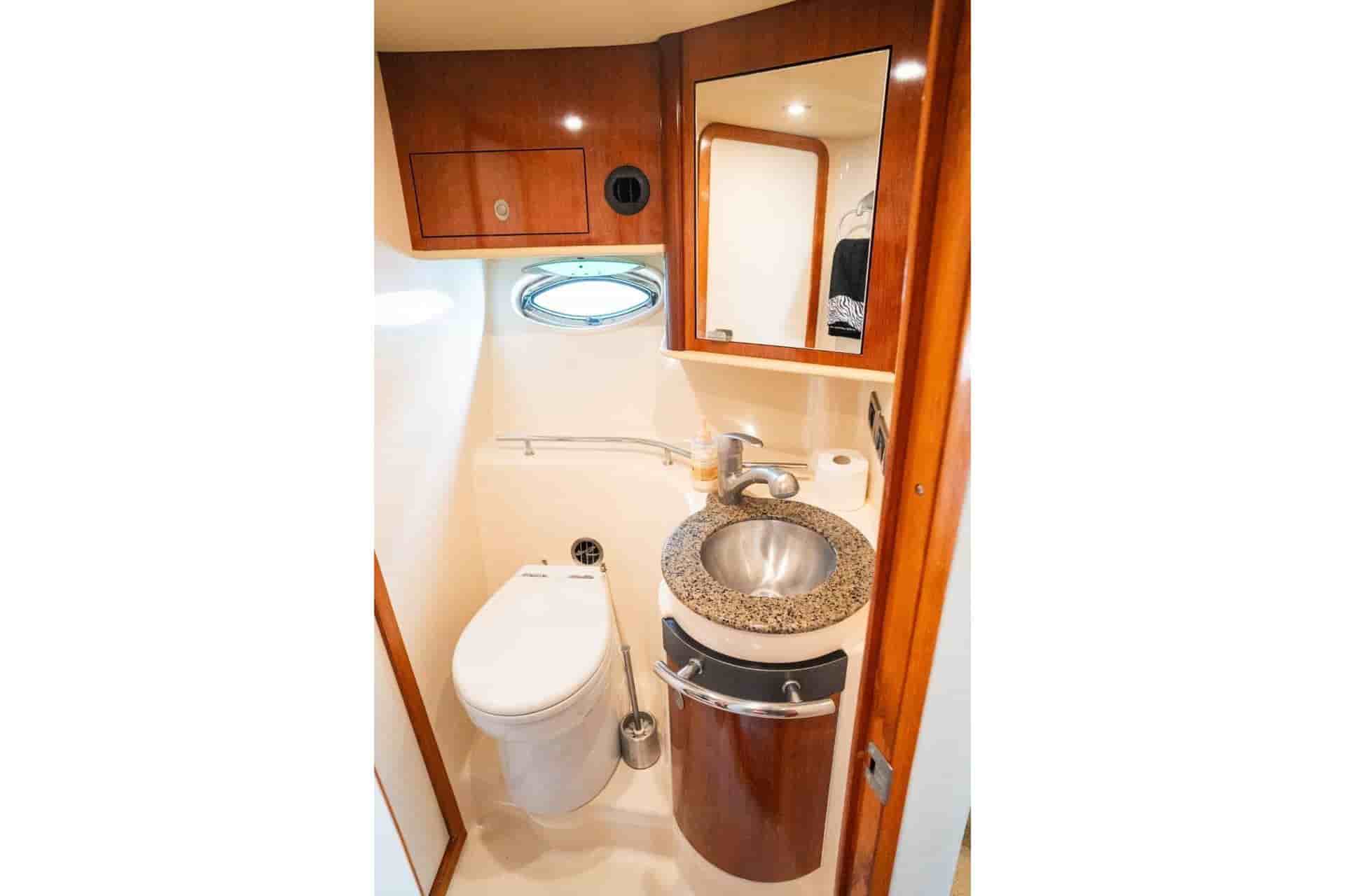 2005 Sea Ray 425 Sundancer - View 27