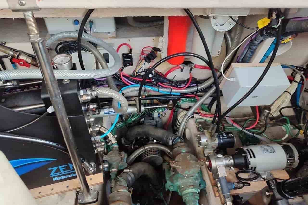 2005 Sea Ray 425 Sundancer - View 30