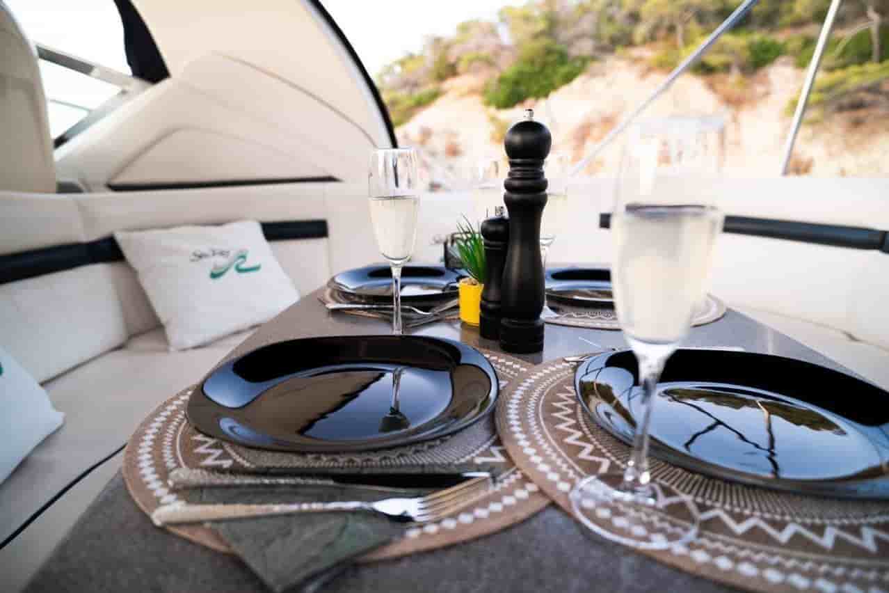 2005 Sea Ray 425 Sundancer - View 5