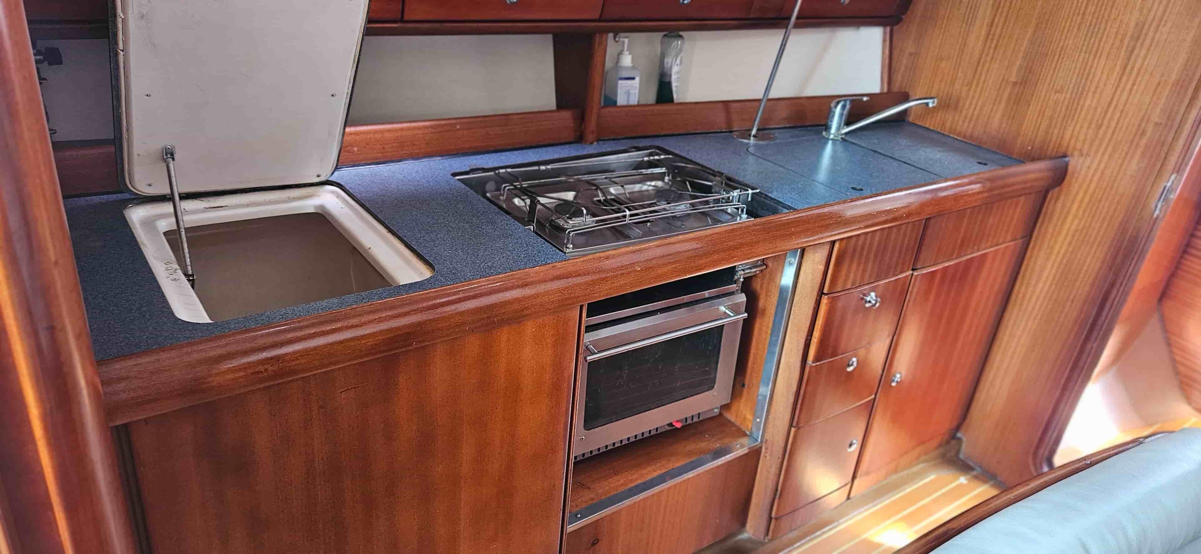 2004 Bavaria 38 - View 19