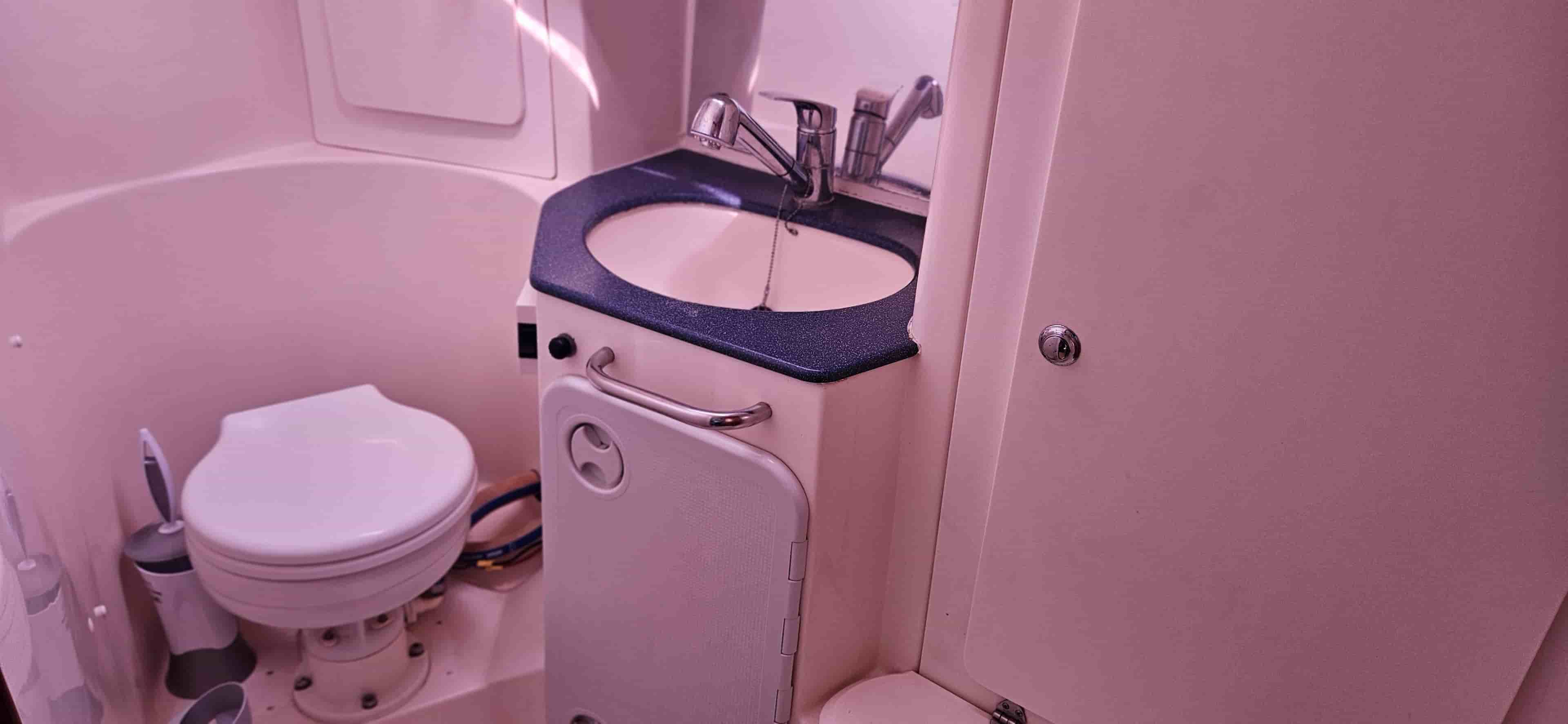 2004 Bavaria 38 - View 21