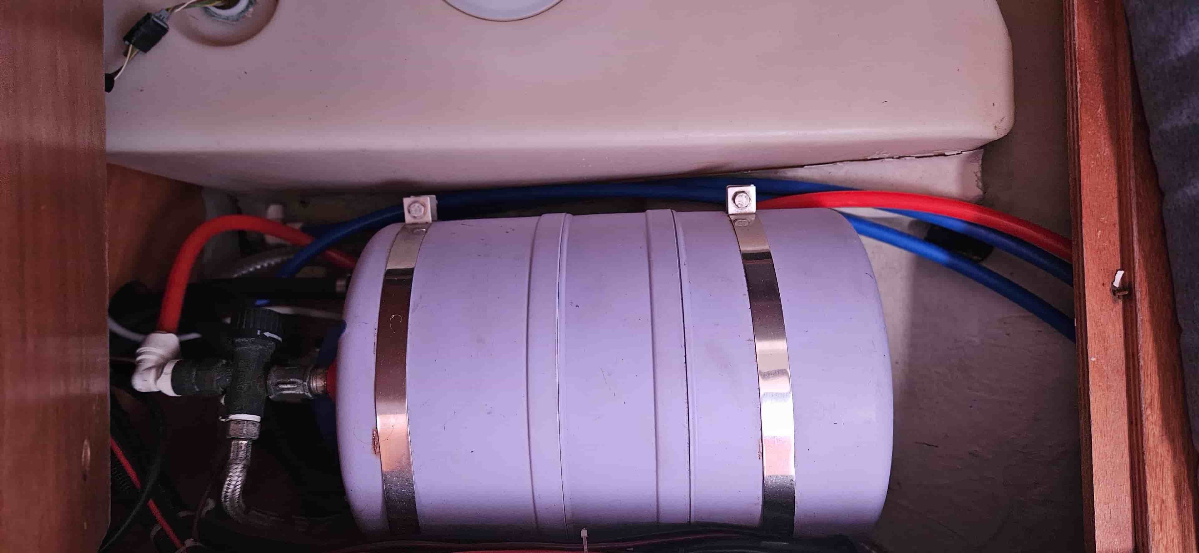 2004 Bavaria 38 - View 22