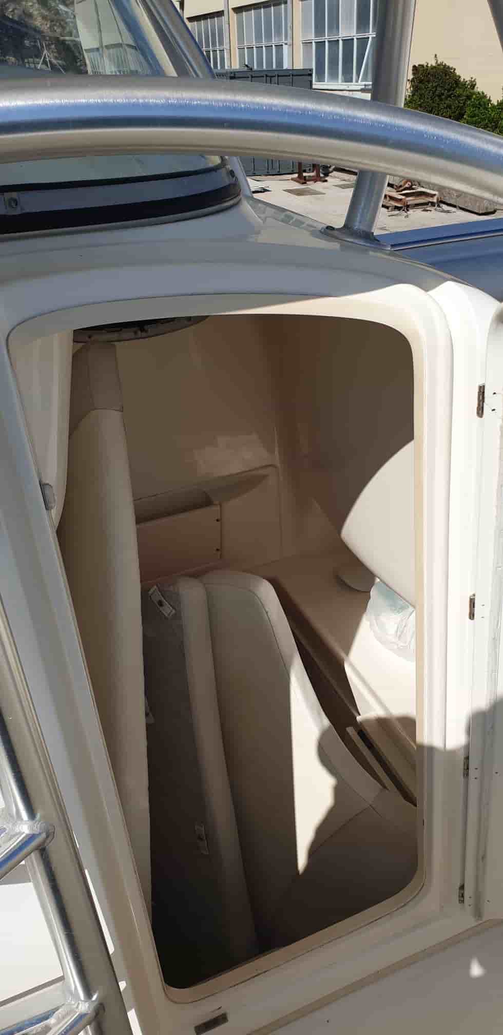 Boston Whaler Outrage 320 - View 11