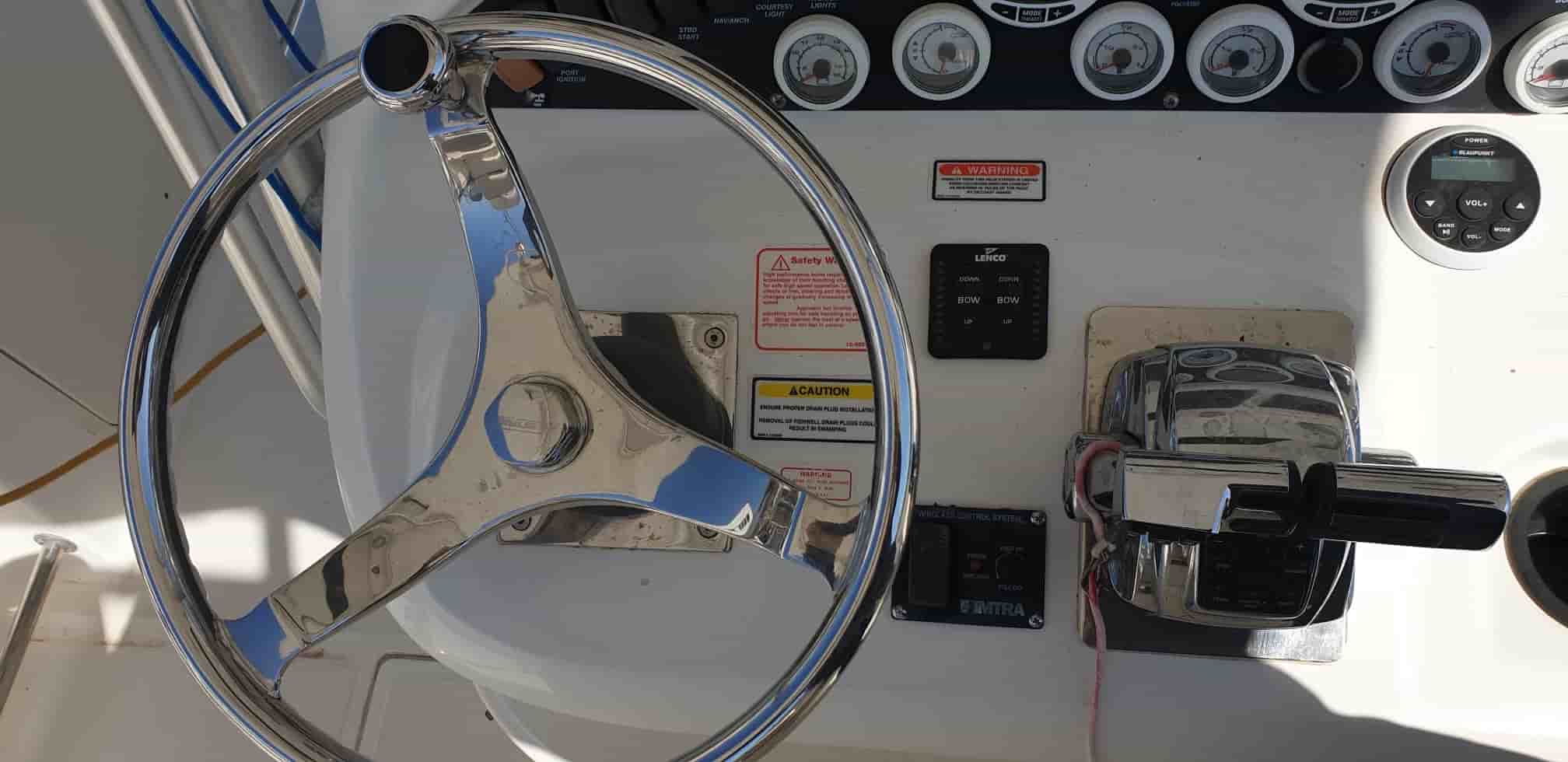Boston Whaler Outrage 320 - View 14