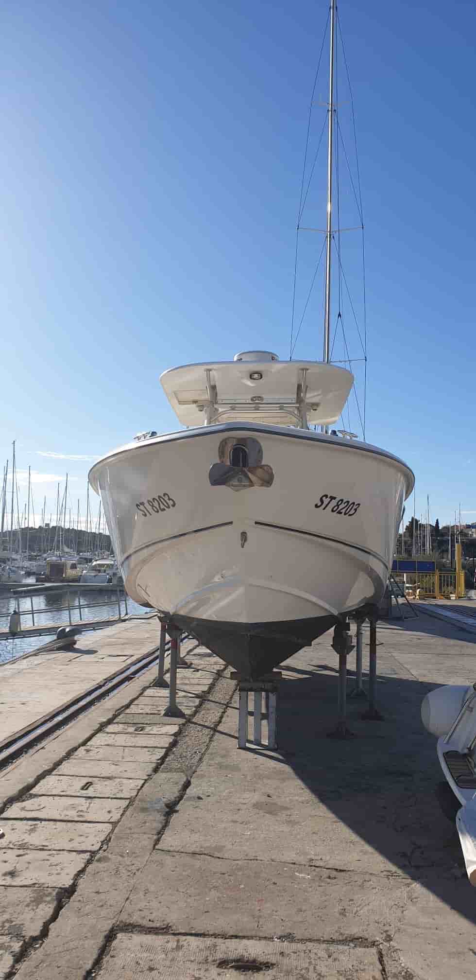 Boston Whaler Outrage 320 - View 2