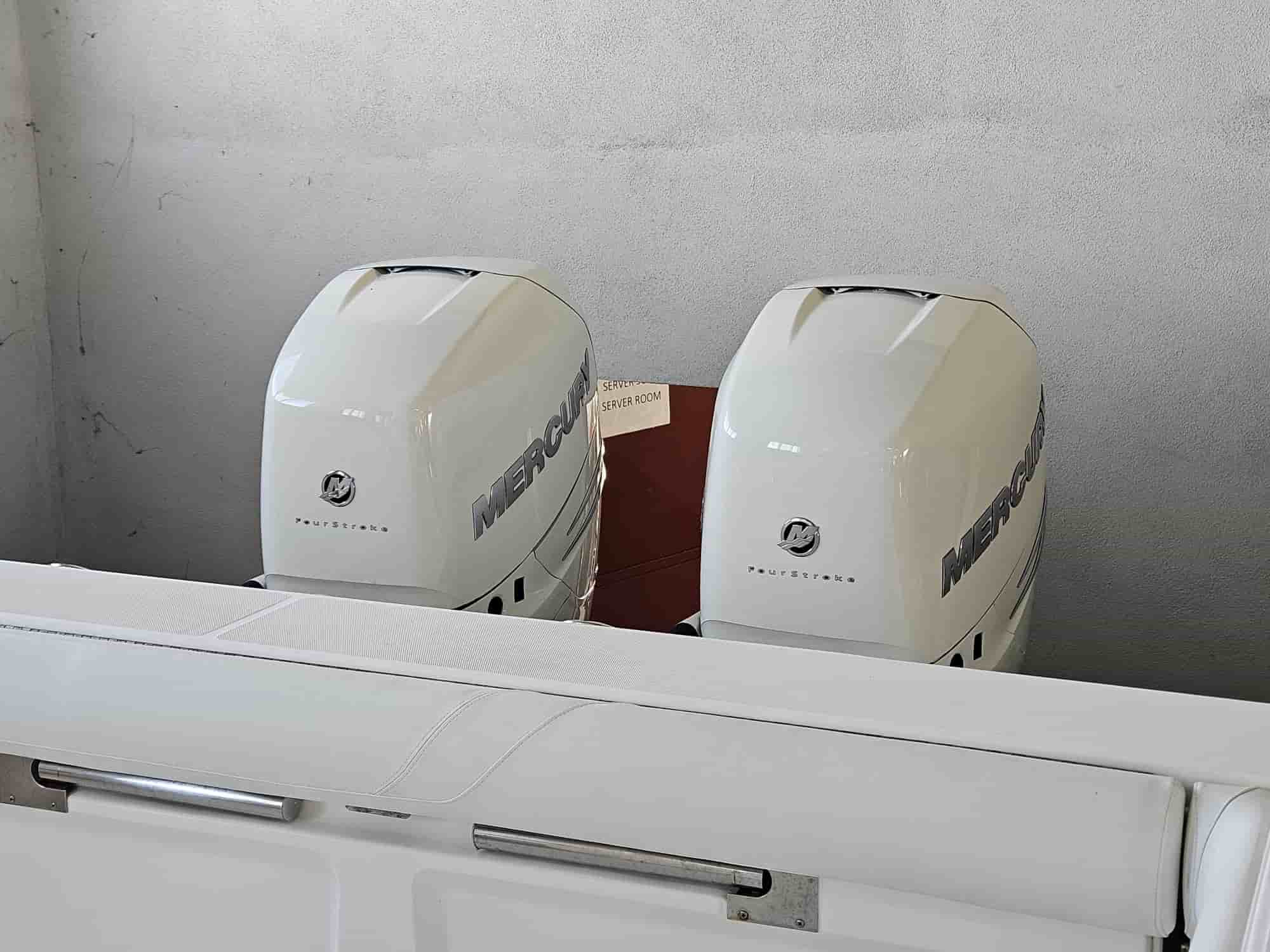 Boston Whaler Outrage 320 - View 5