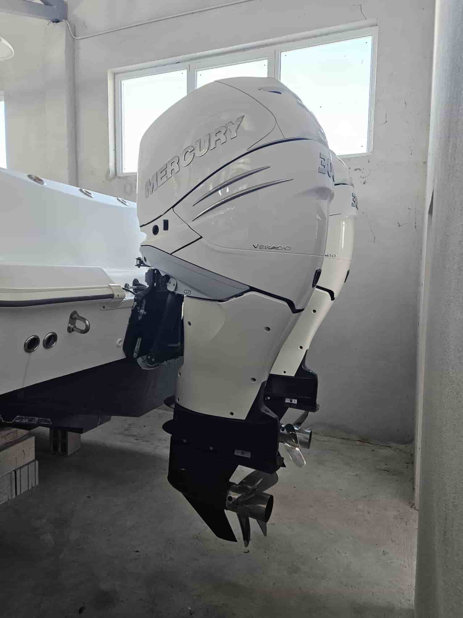 Boston Whaler Outrage 320 - View 6