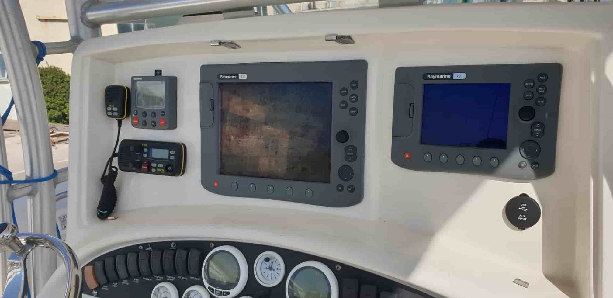 Boston Whaler Outrage 320 - View 9