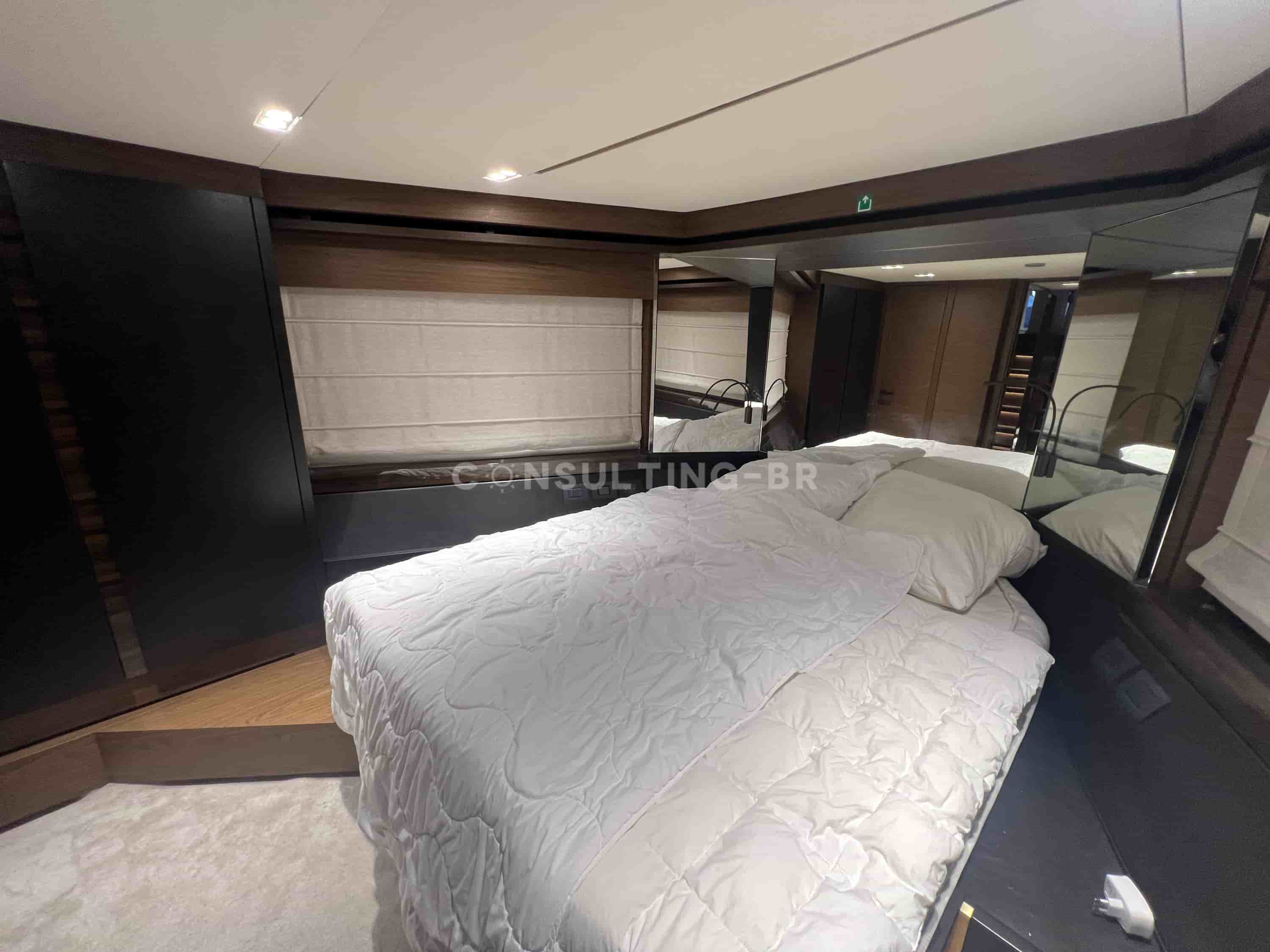Ferretti 670 Fly - View 17