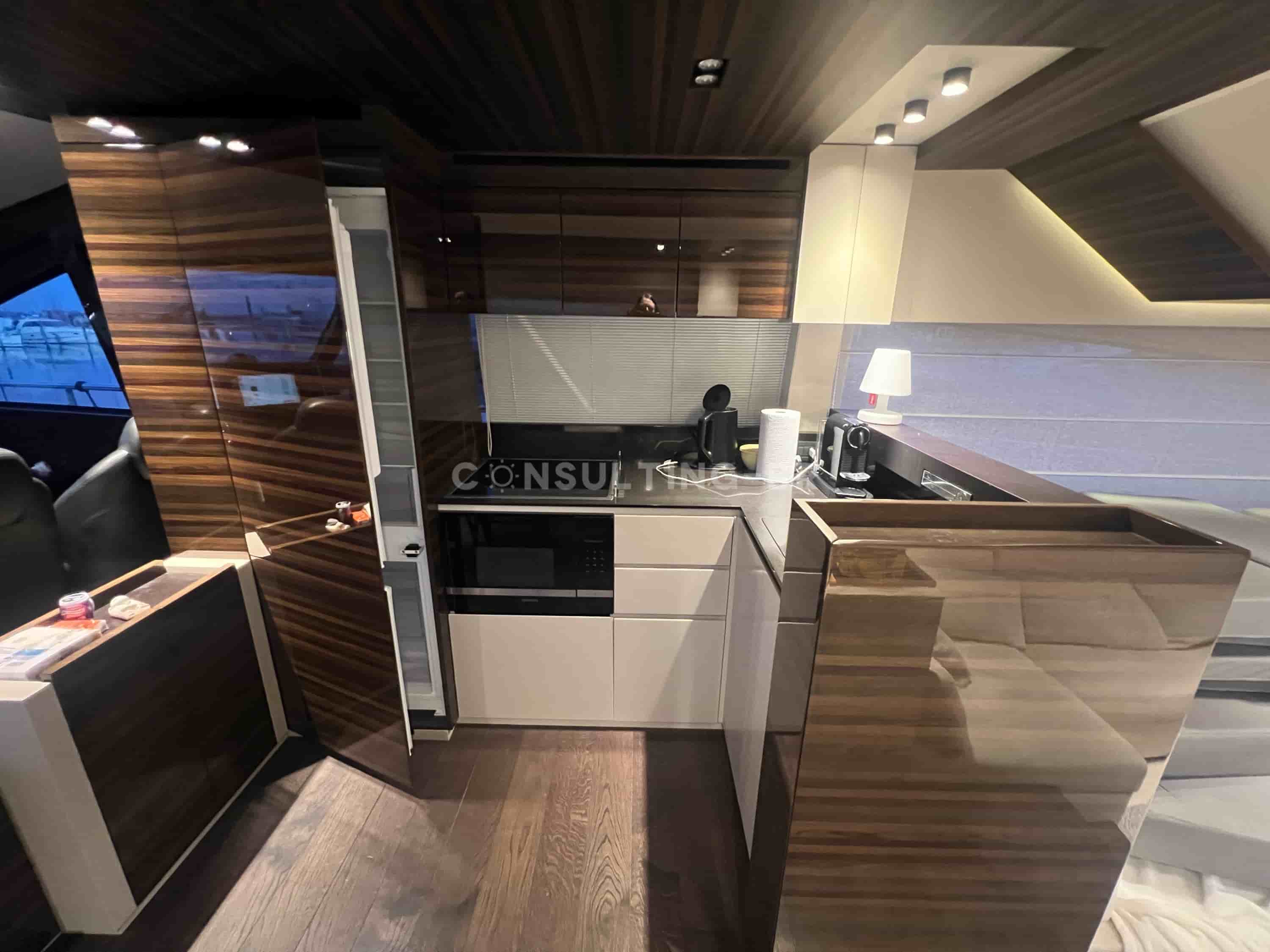 Ferretti 670 Fly - View 8