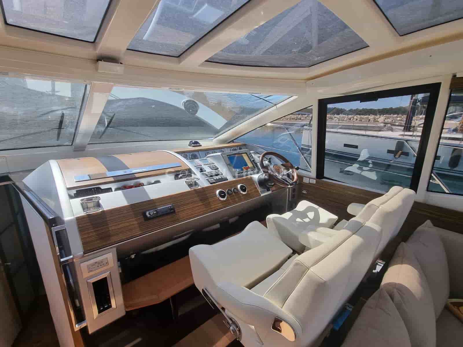 Absolute 52 - View 10