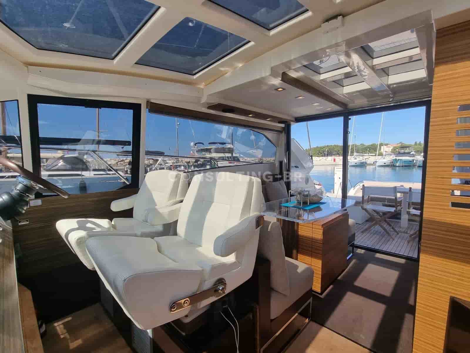 Absolute 52 - View 11