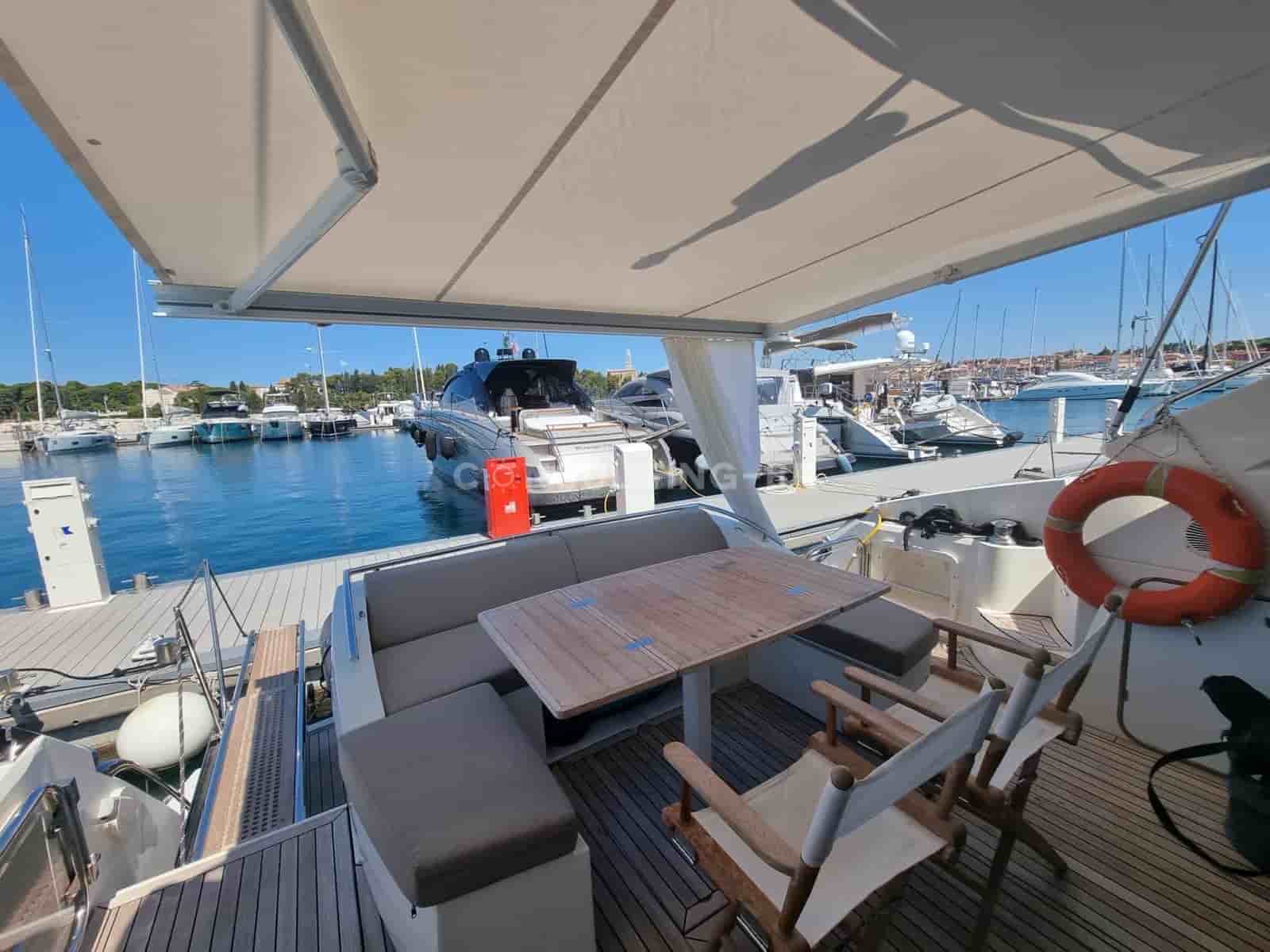 Absolute 52 - View 2