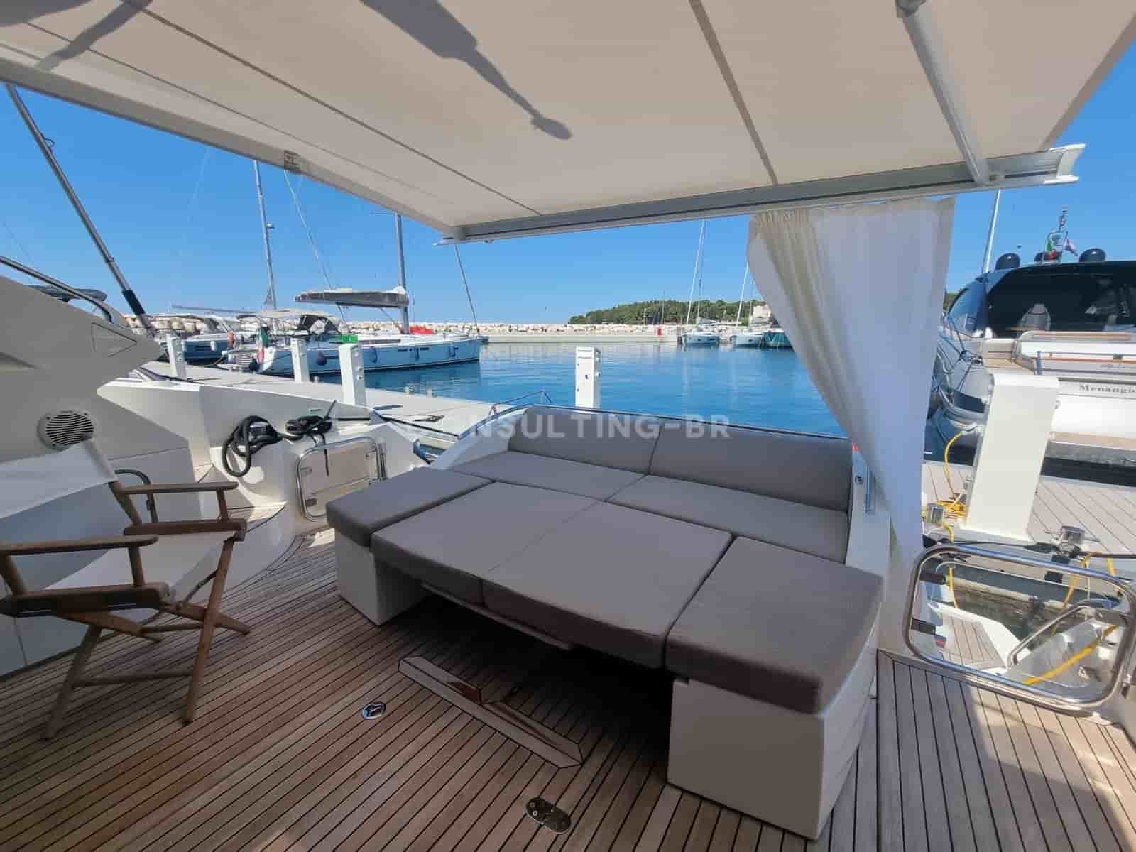 Absolute 52 - View 3