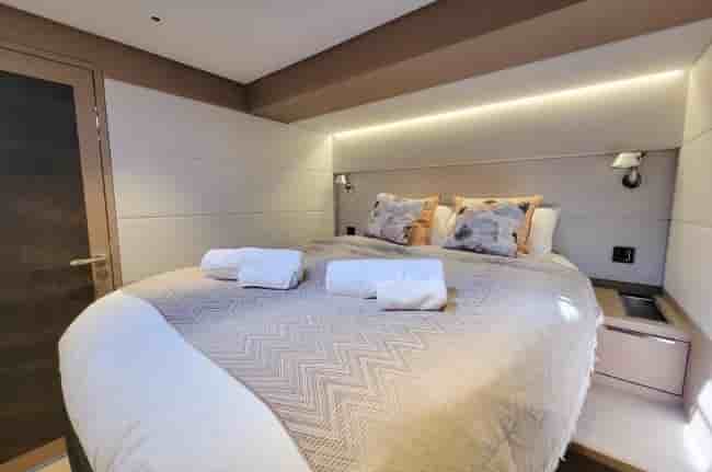 LAGOON SIXTY 7 - View 9