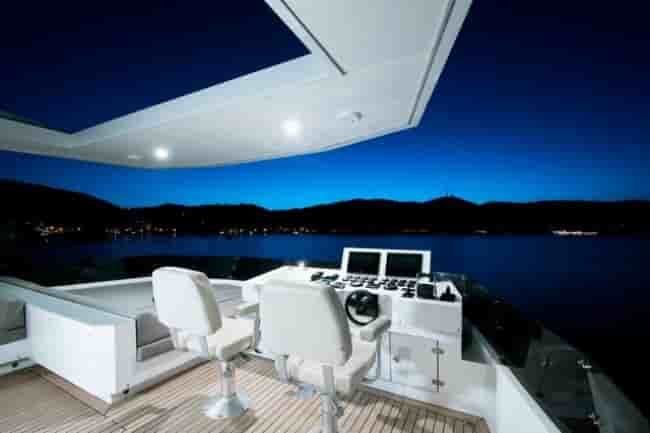 EXPLORER 90 - View 10