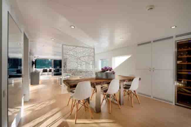 EXPLORER 90 - View 20