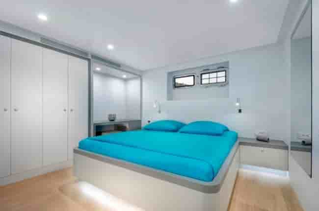 EXPLORER 90 - View 25