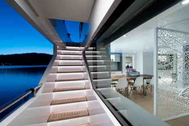 EXPLORER 90 - View 5